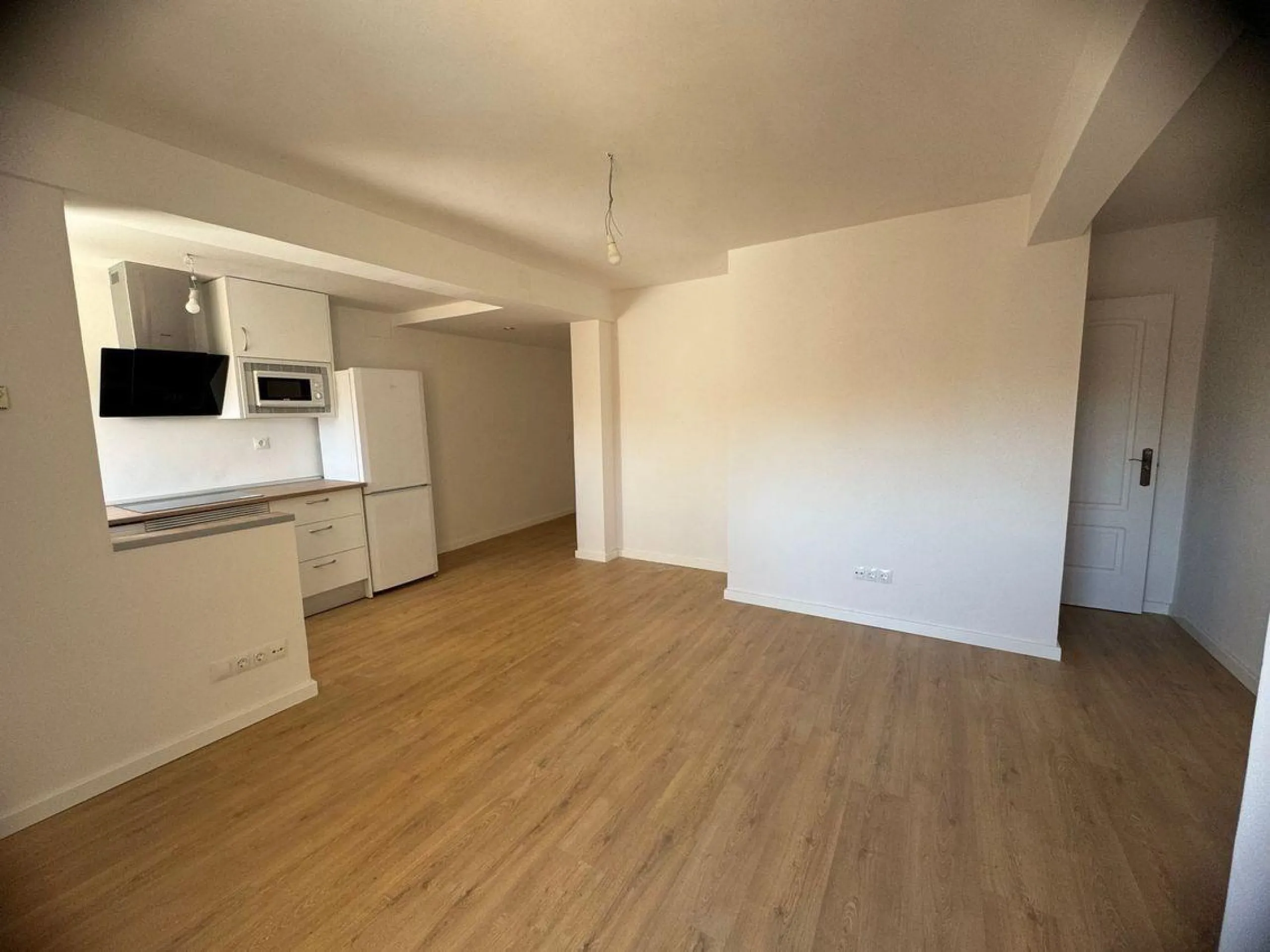 PISO EN VENTA TOTALMENTE REFORMADO Y MUY LUMINOSO EN BARRIO DEL PILAR, MADRID