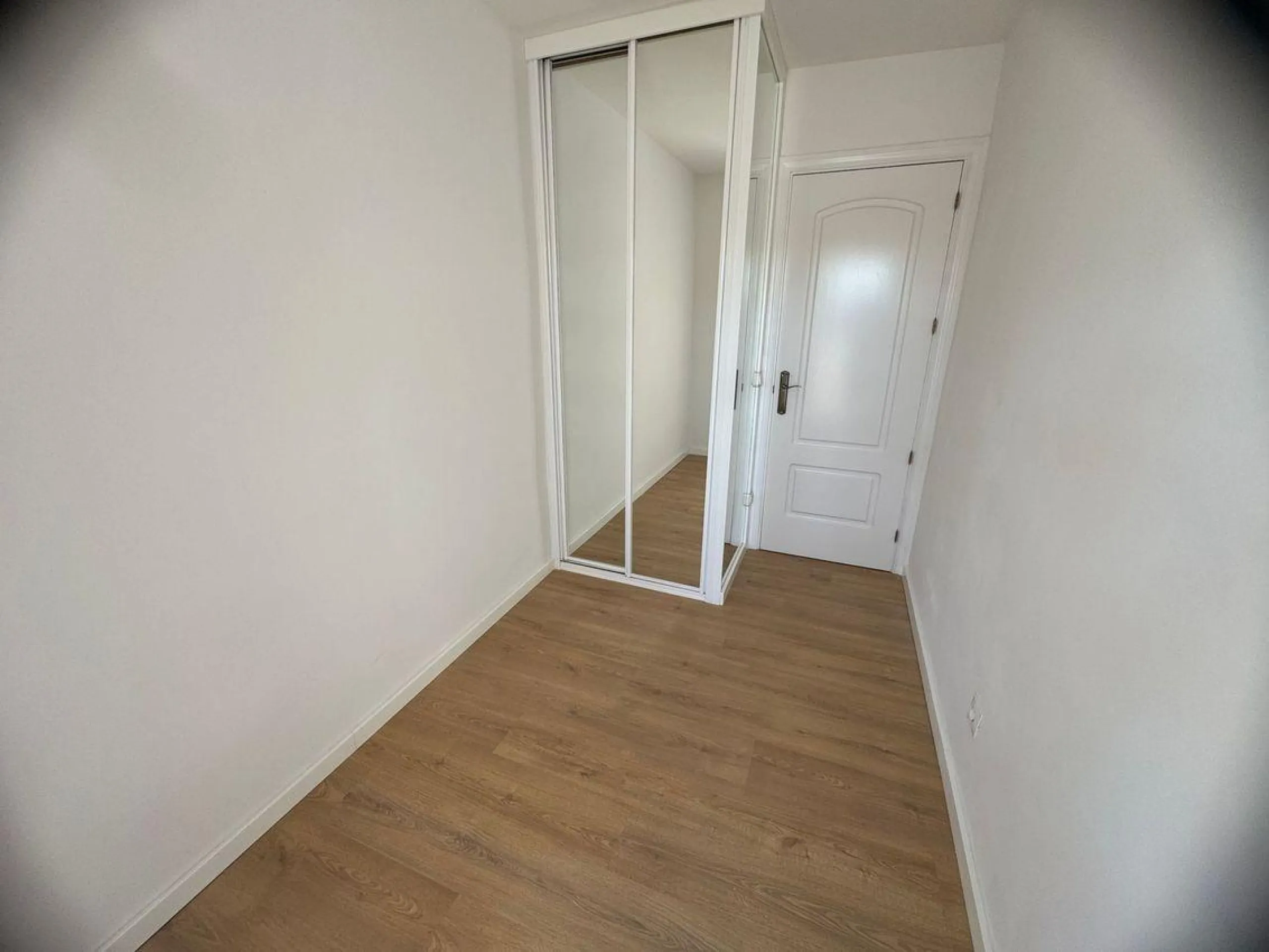 PISO EN VENTA TOTALMENTE REFORMADO Y MUY LUMINOSO EN BARRIO DEL PILAR, MADRID