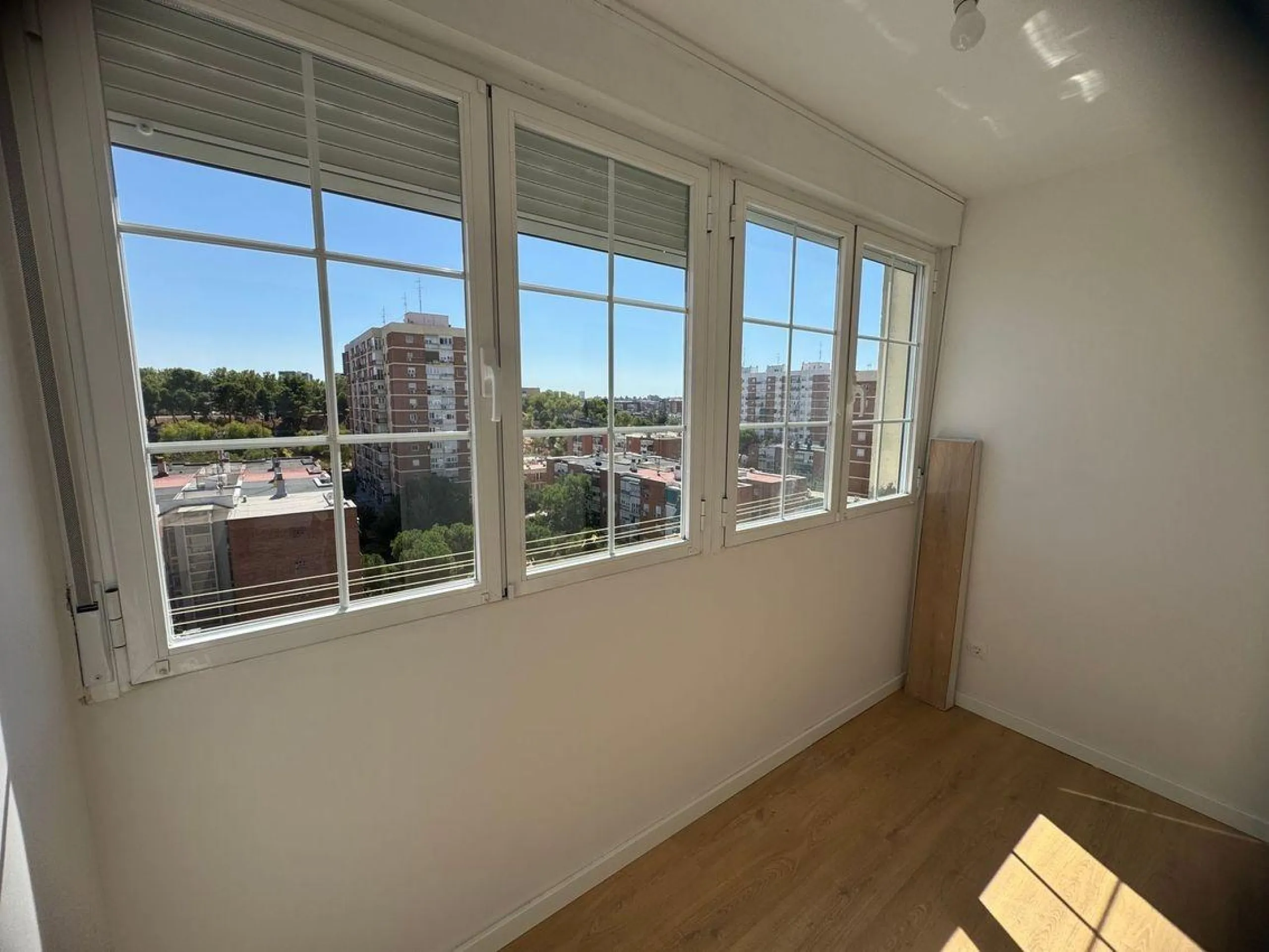 PISO EN VENTA TOTALMENTE REFORMADO Y MUY LUMINOSO EN BARRIO DEL PILAR, MADRID