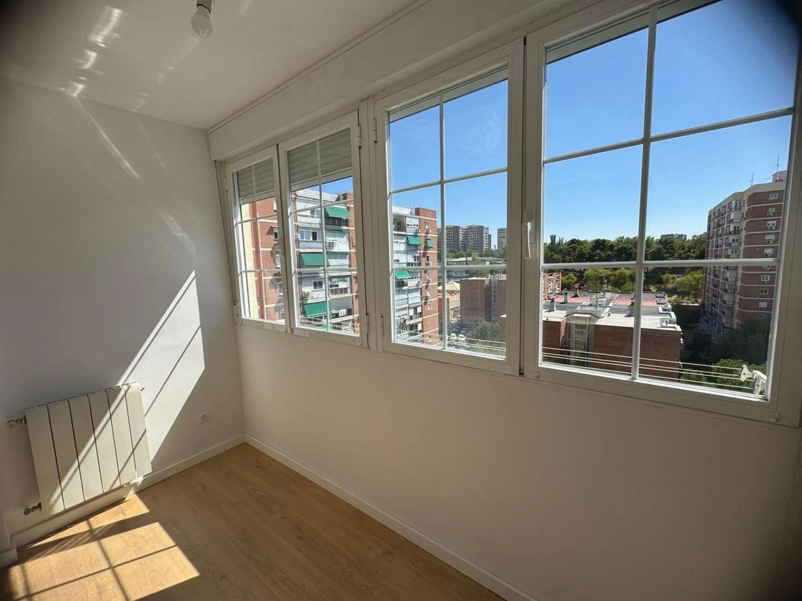 PISO EN VENTA TOTALMENTE REFORMADO Y MUY LUMINOSO EN BARRIO DEL PILAR, MADRID