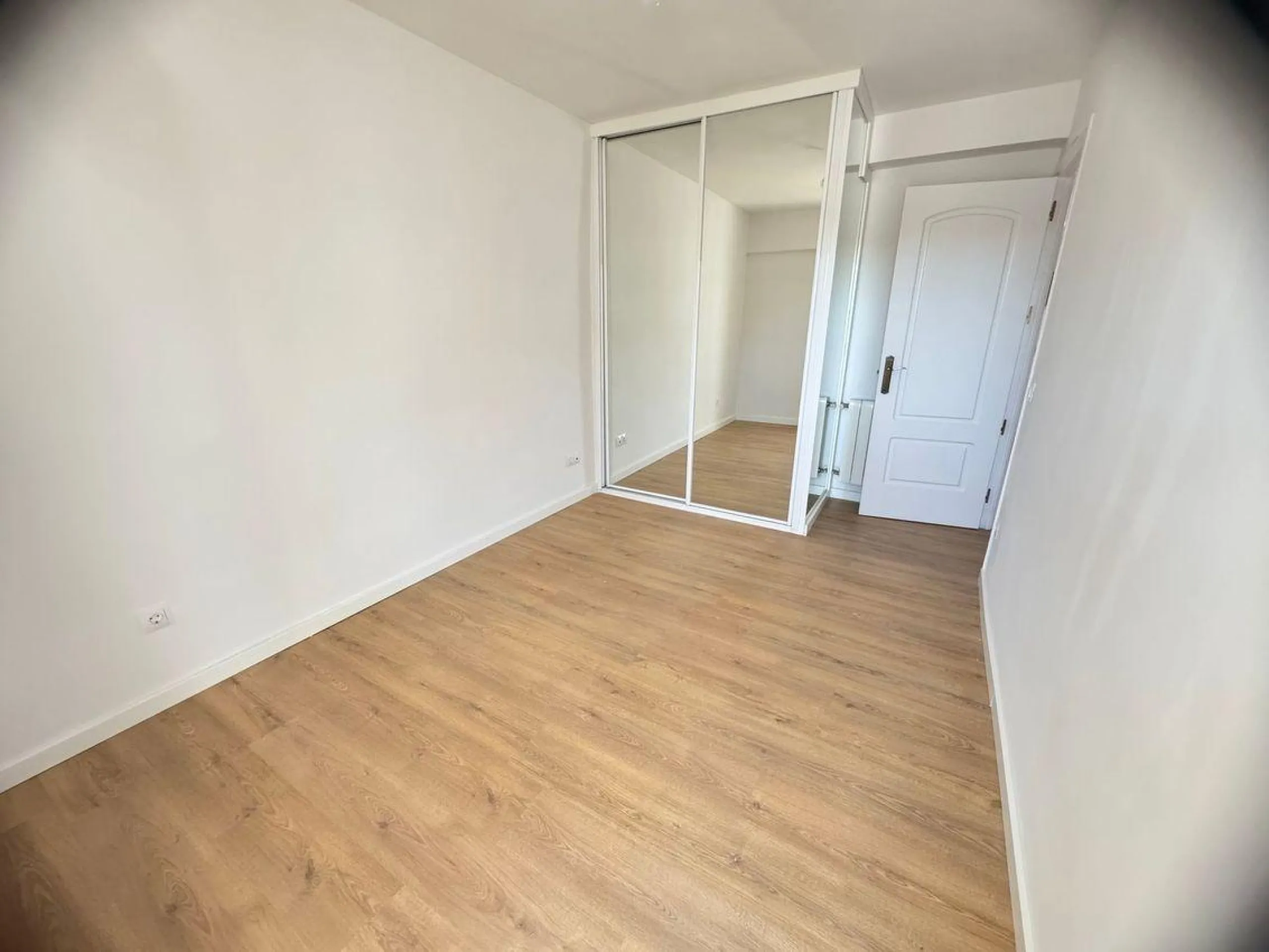 PISO EN VENTA TOTALMENTE REFORMADO Y MUY LUMINOSO EN BARRIO DEL PILAR, MADRID