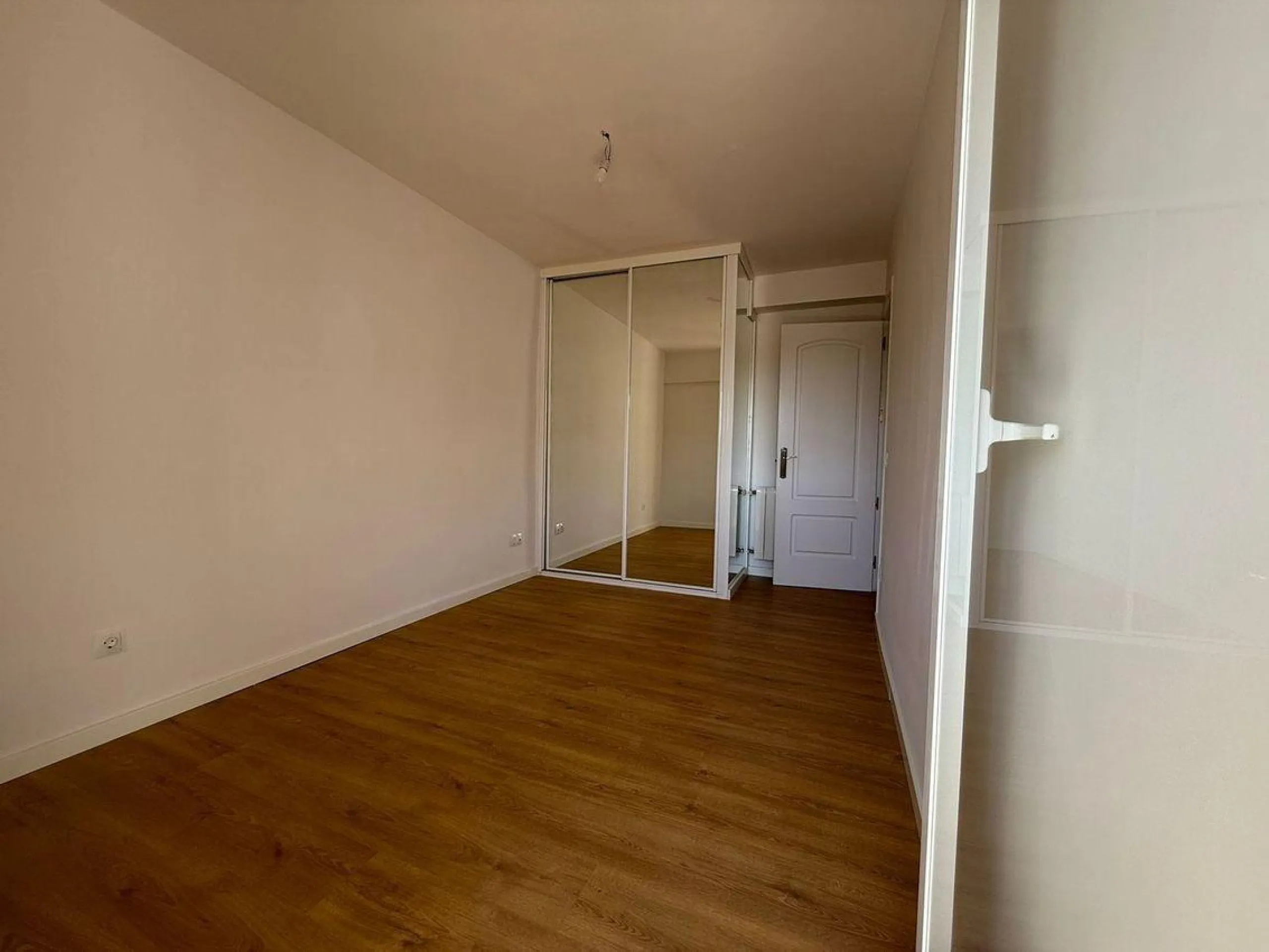 PISO EN VENTA TOTALMENTE REFORMADO Y MUY LUMINOSO EN BARRIO DEL PILAR, MADRID
