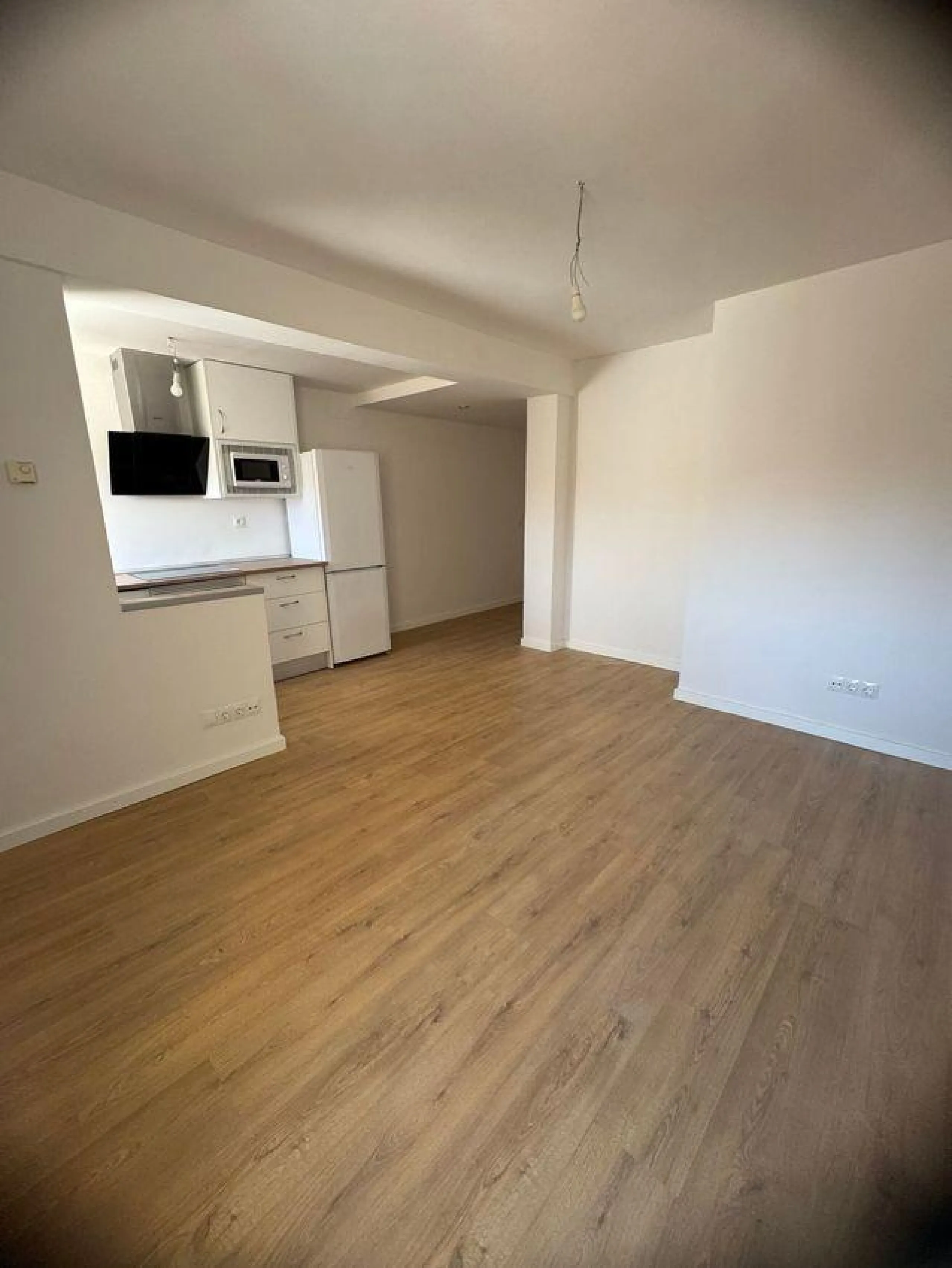 PISO EN VENTA TOTALMENTE REFORMADO Y MUY LUMINOSO EN BARRIO DEL PILAR, MADRID