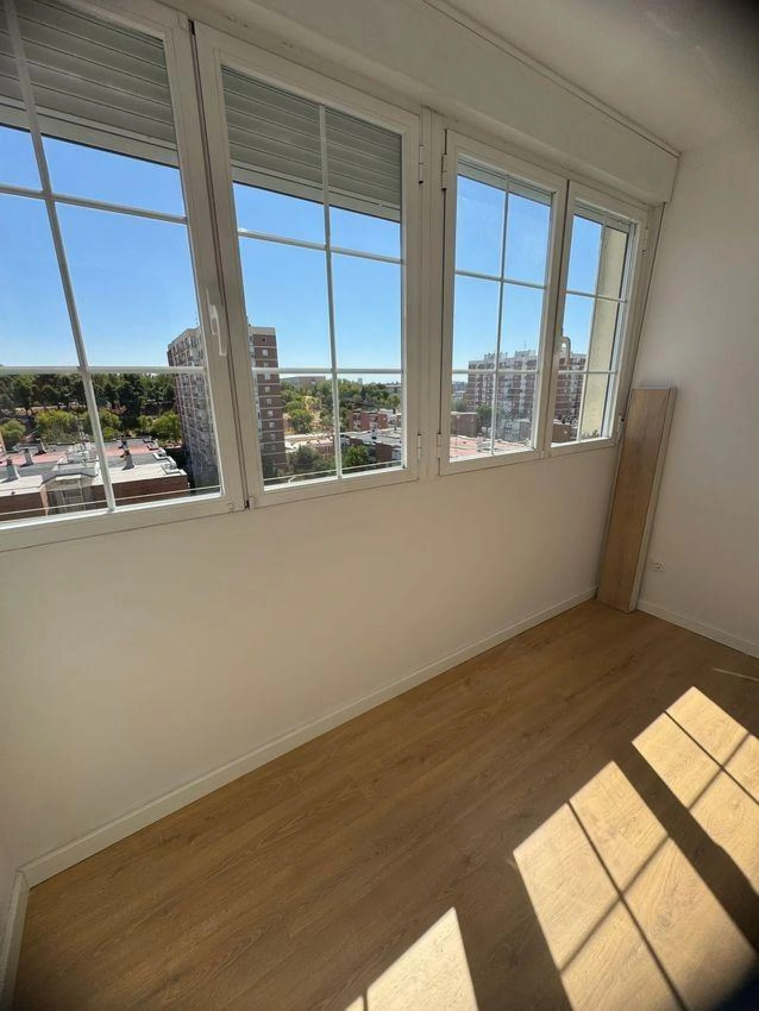 PISO EN VENTA TOTALMENTE REFORMADO Y MUY LUMINOSO EN BARRIO DEL PILAR, MADRID