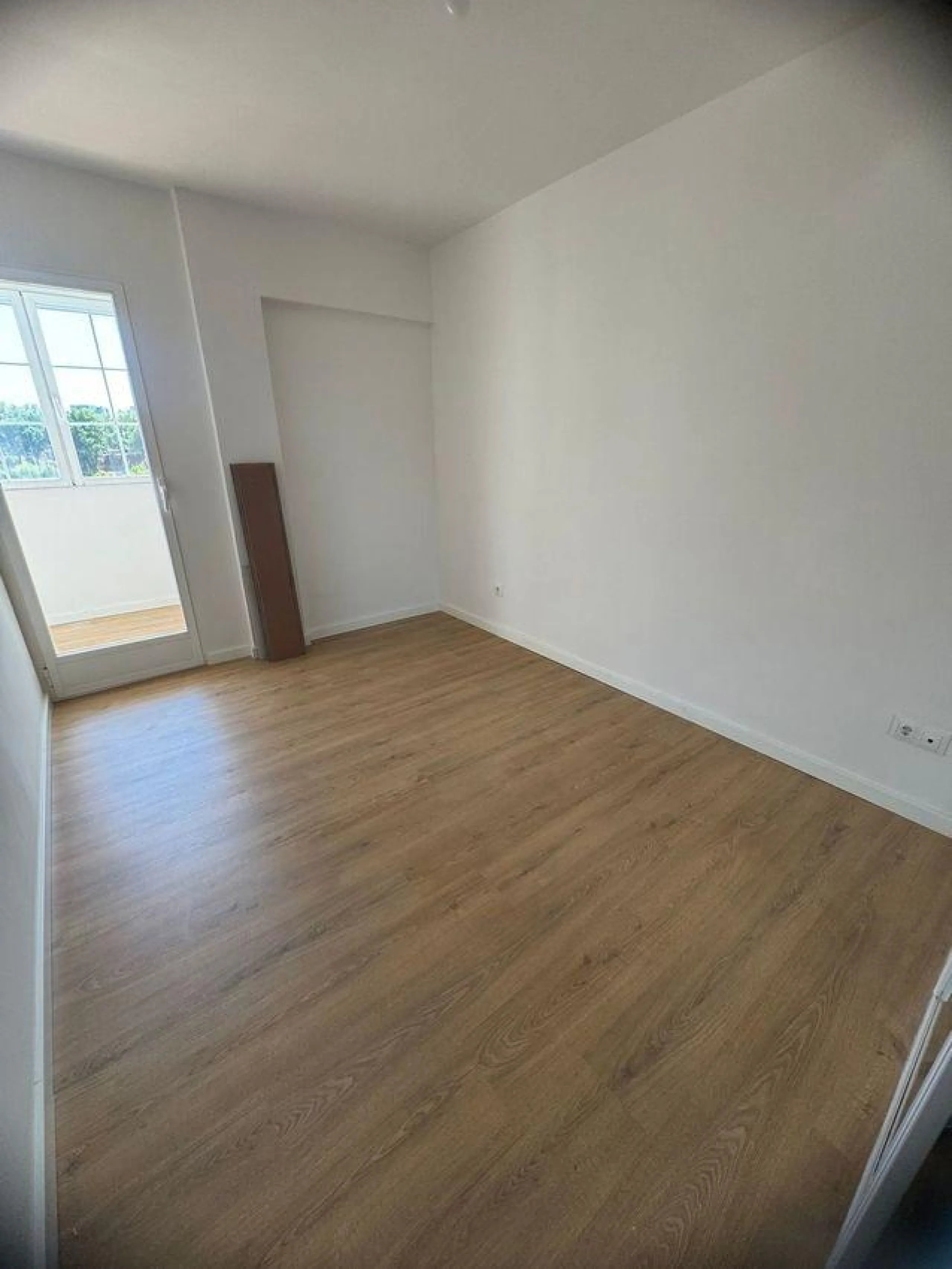 PISO EN VENTA TOTALMENTE REFORMADO Y MUY LUMINOSO EN BARRIO DEL PILAR, MADRID