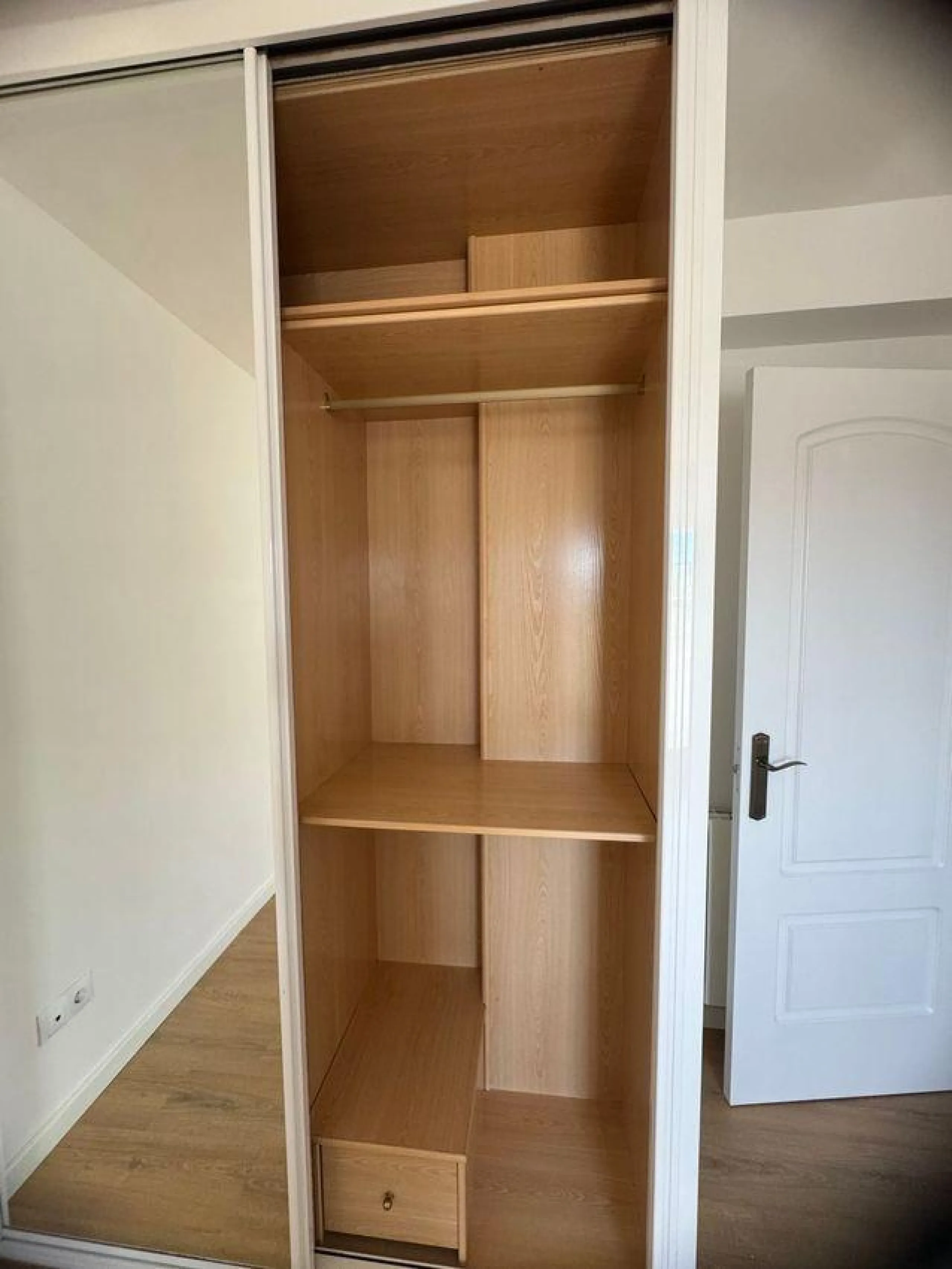 PISO EN VENTA TOTALMENTE REFORMADO Y MUY LUMINOSO EN BARRIO DEL PILAR, MADRID
