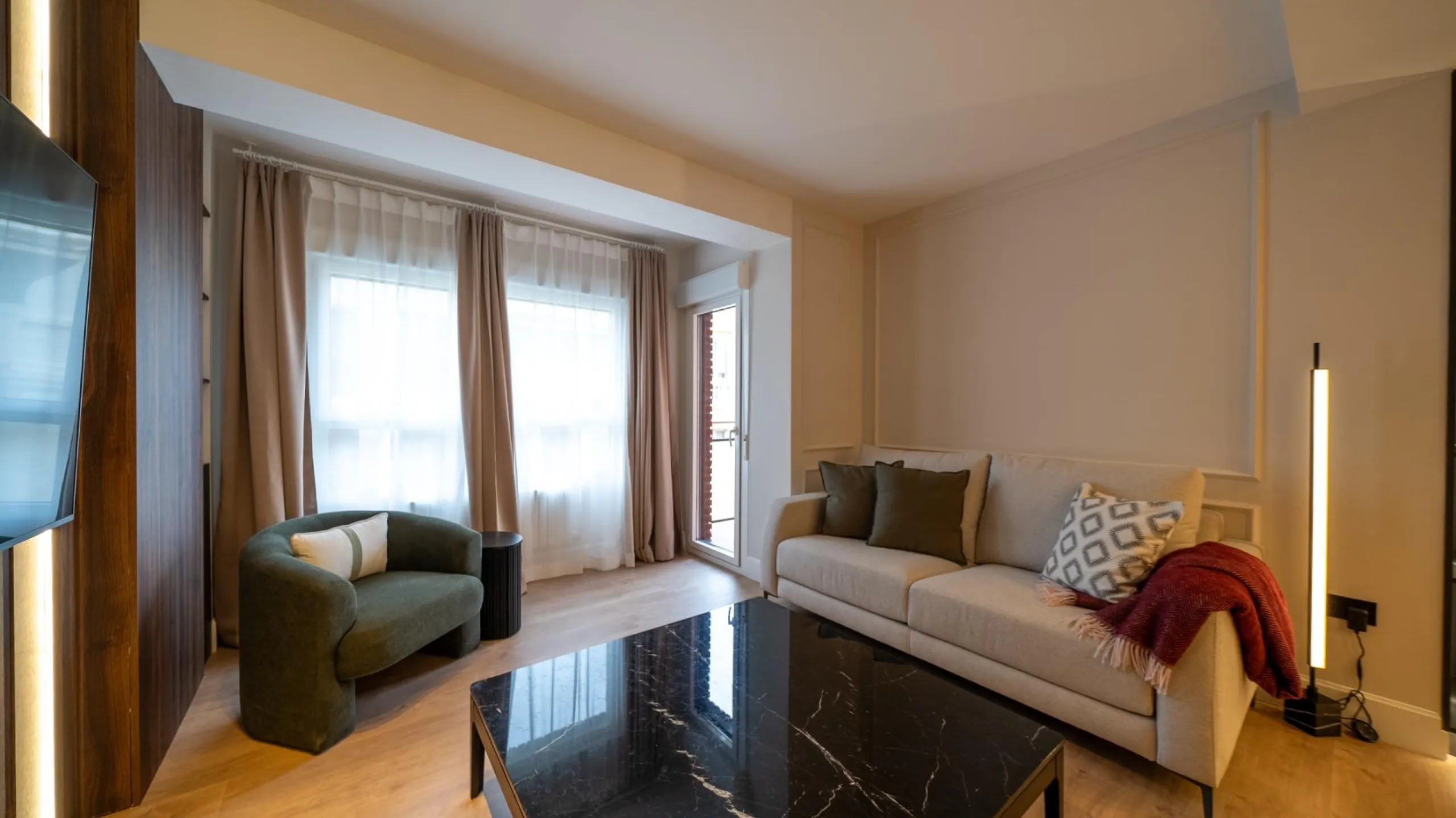 LUJOSO PISO TOTALMENTE REFORMADO CON TERRAZA Y GARAJE EN LISTA | SALAMANCA MADRID
