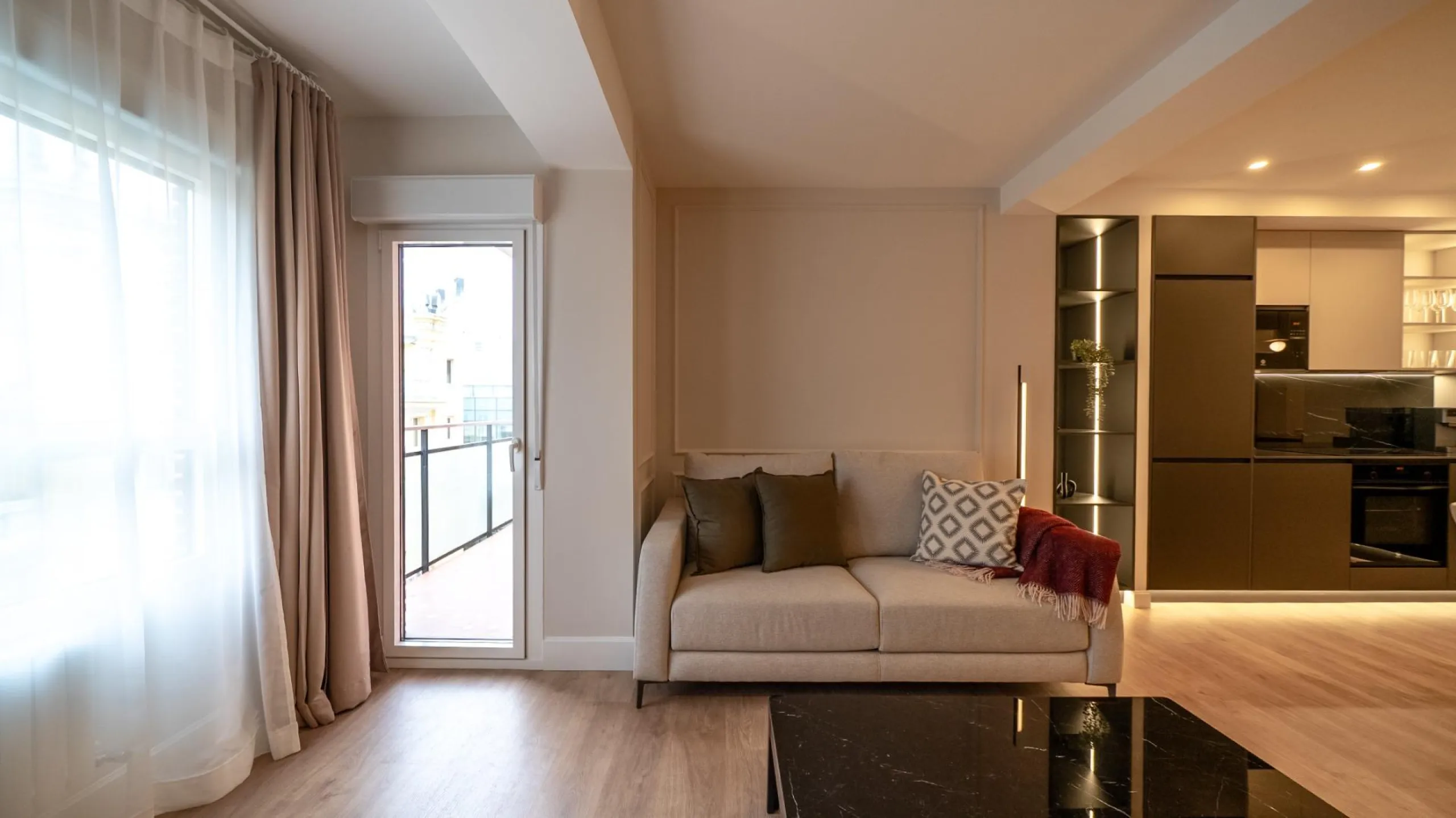 LUJOSO PISO TOTALMENTE REFORMADO CON TERRAZA Y GARAJE EN LISTA | SALAMANCA MADRID