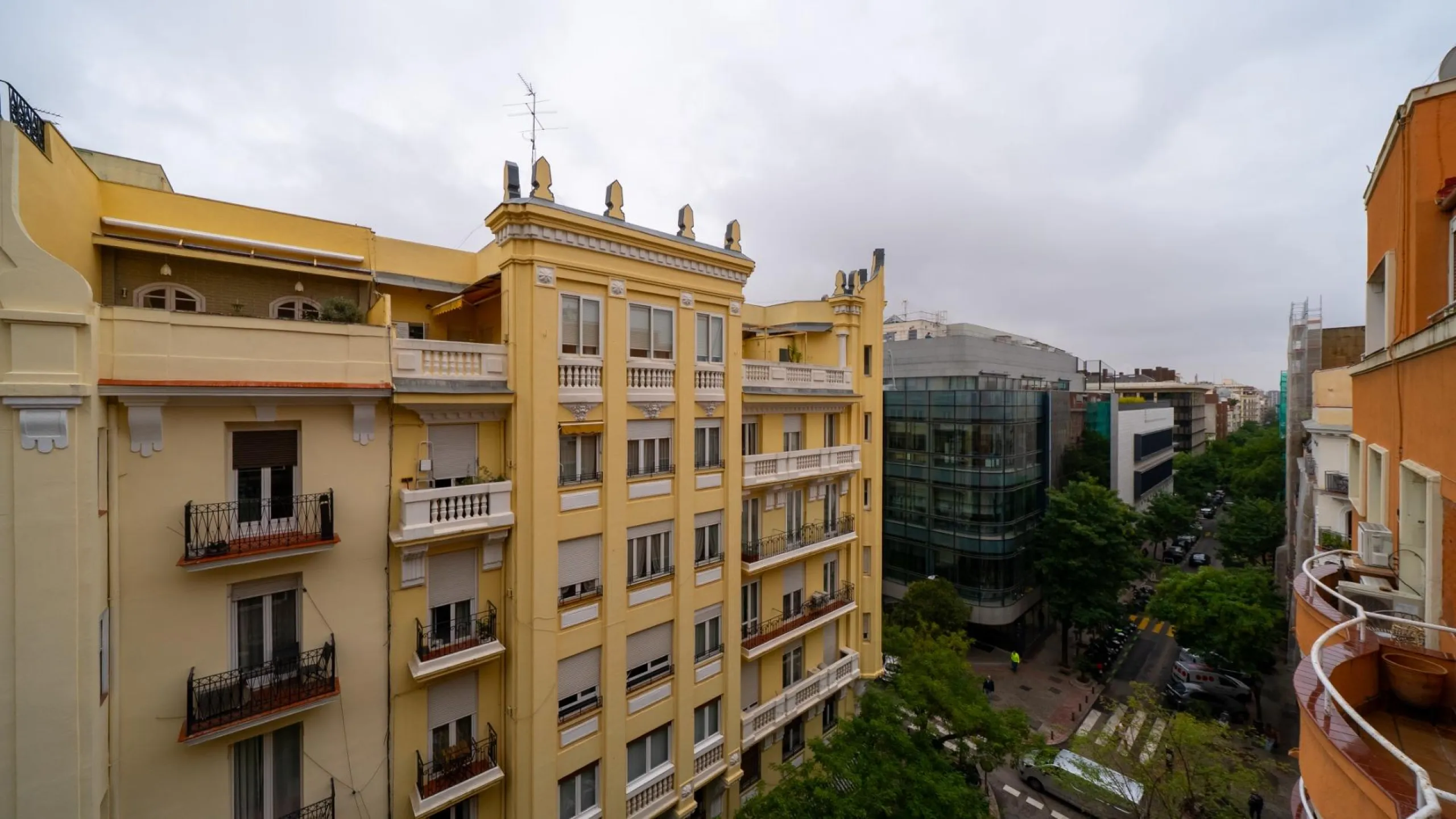 LUJOSO PISO TOTALMENTE REFORMADO CON TERRAZA Y GARAJE EN LISTA | SALAMANCA MADRID