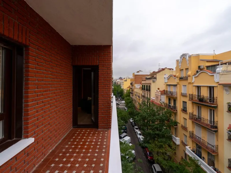 LUJOSO PISO TOTALMENTE REFORMADO CON TERRAZA Y GARAJE EN LISTA | SALAMANCA MADRID