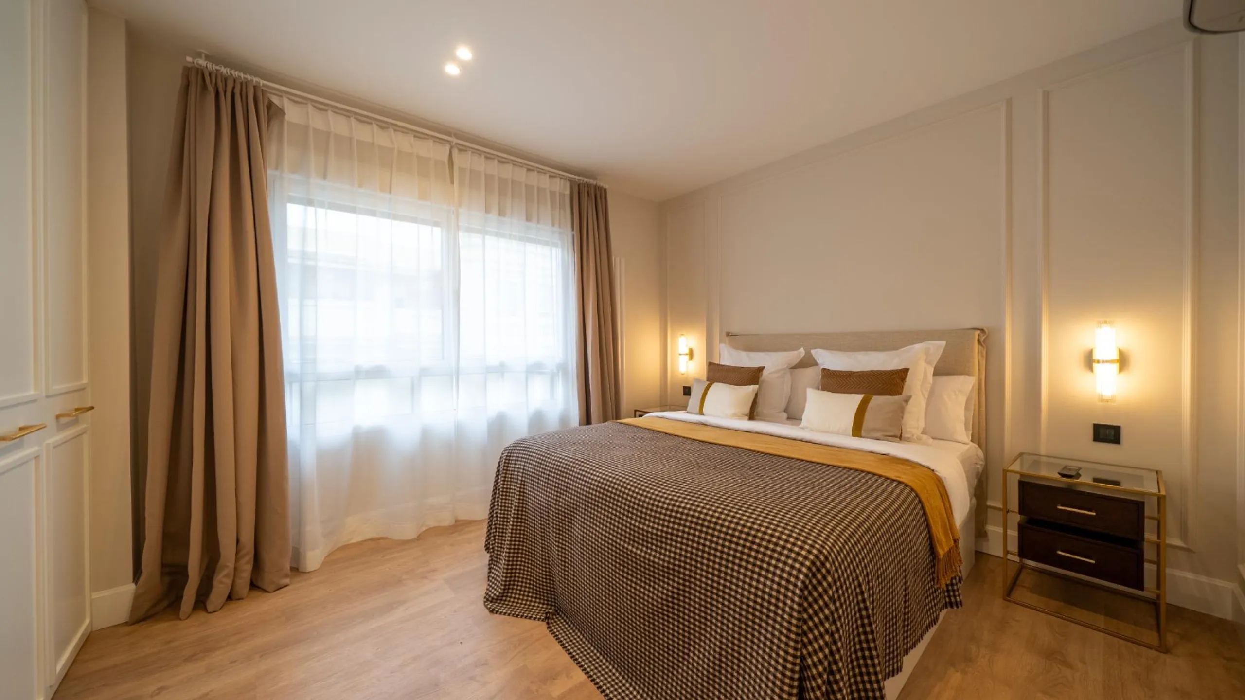 LUJOSO PISO TOTALMENTE REFORMADO CON TERRAZA Y GARAJE EN LISTA | SALAMANCA MADRID