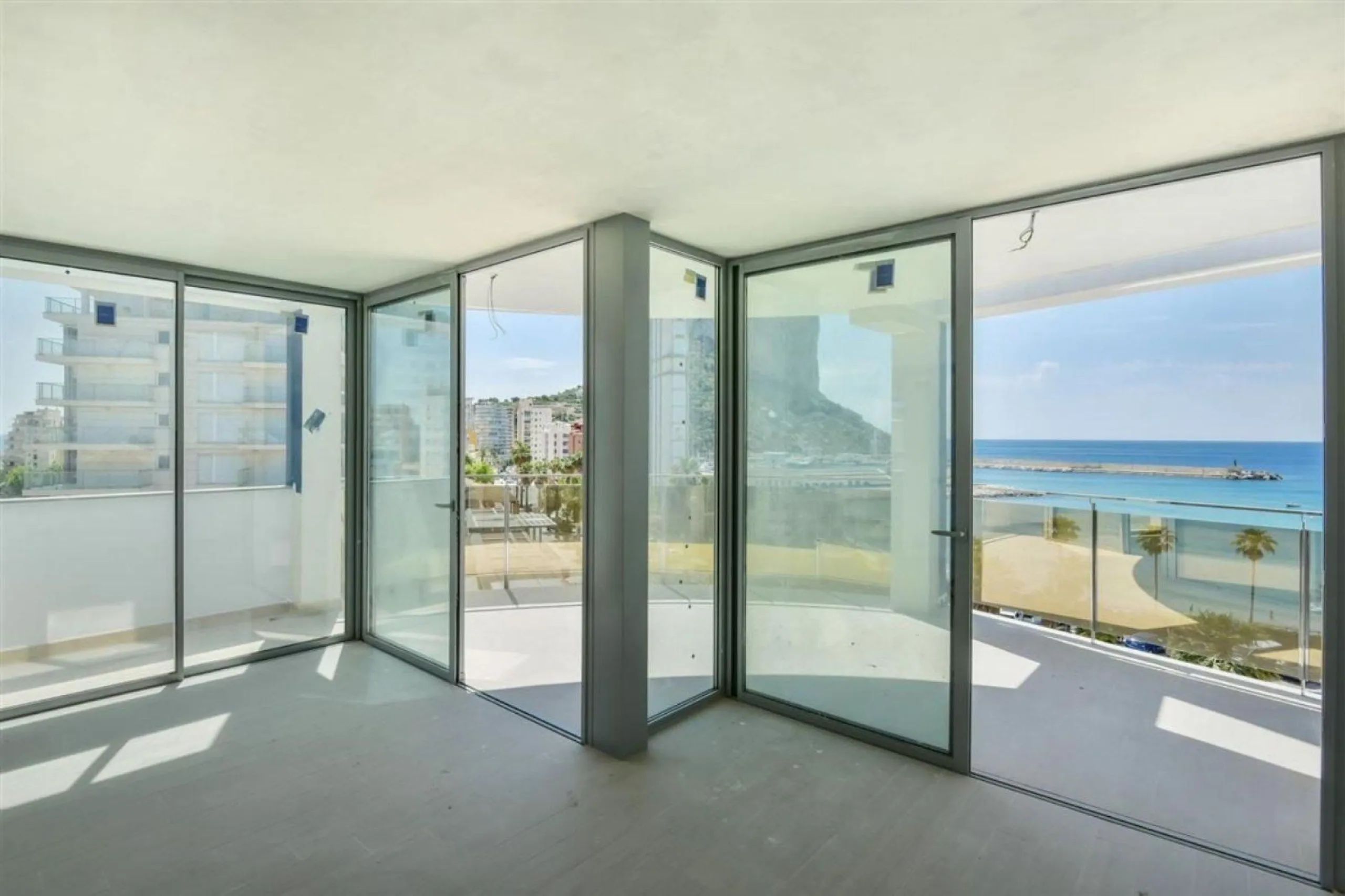 Exclusive apartment with panoramic sea views in Playa del Arenal Bol, Calpe