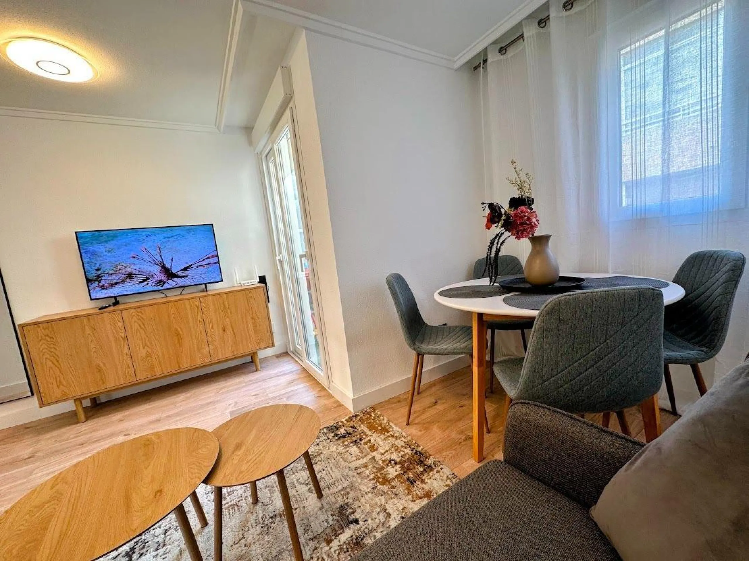 Exclusive apartment with brand new renovation: 2 bedrooms, 550 m from the beach