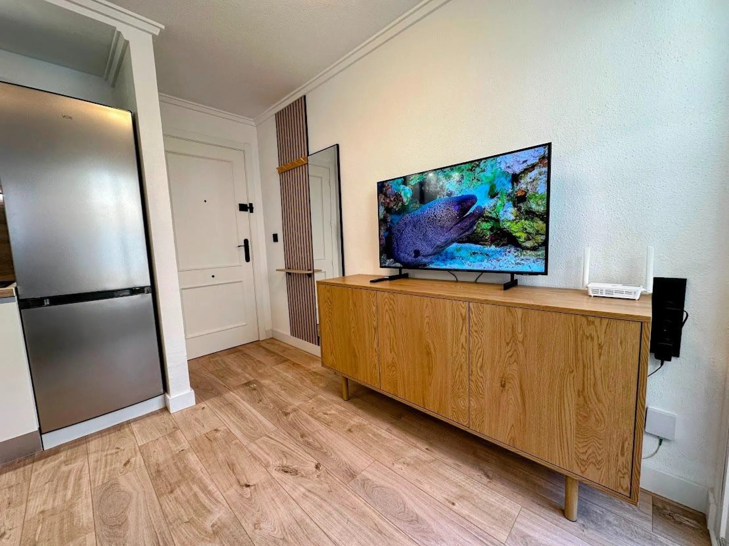 Exclusive apartment with brand new renovation: 2 bedrooms, 550 m from the beach
