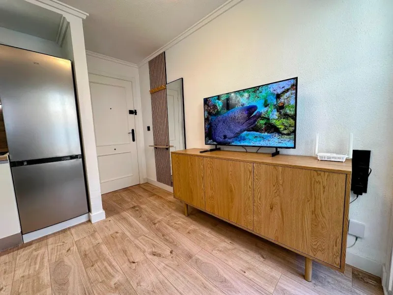 Exclusive apartment with brand new renovation: 2 bedrooms, 550 m from the beach