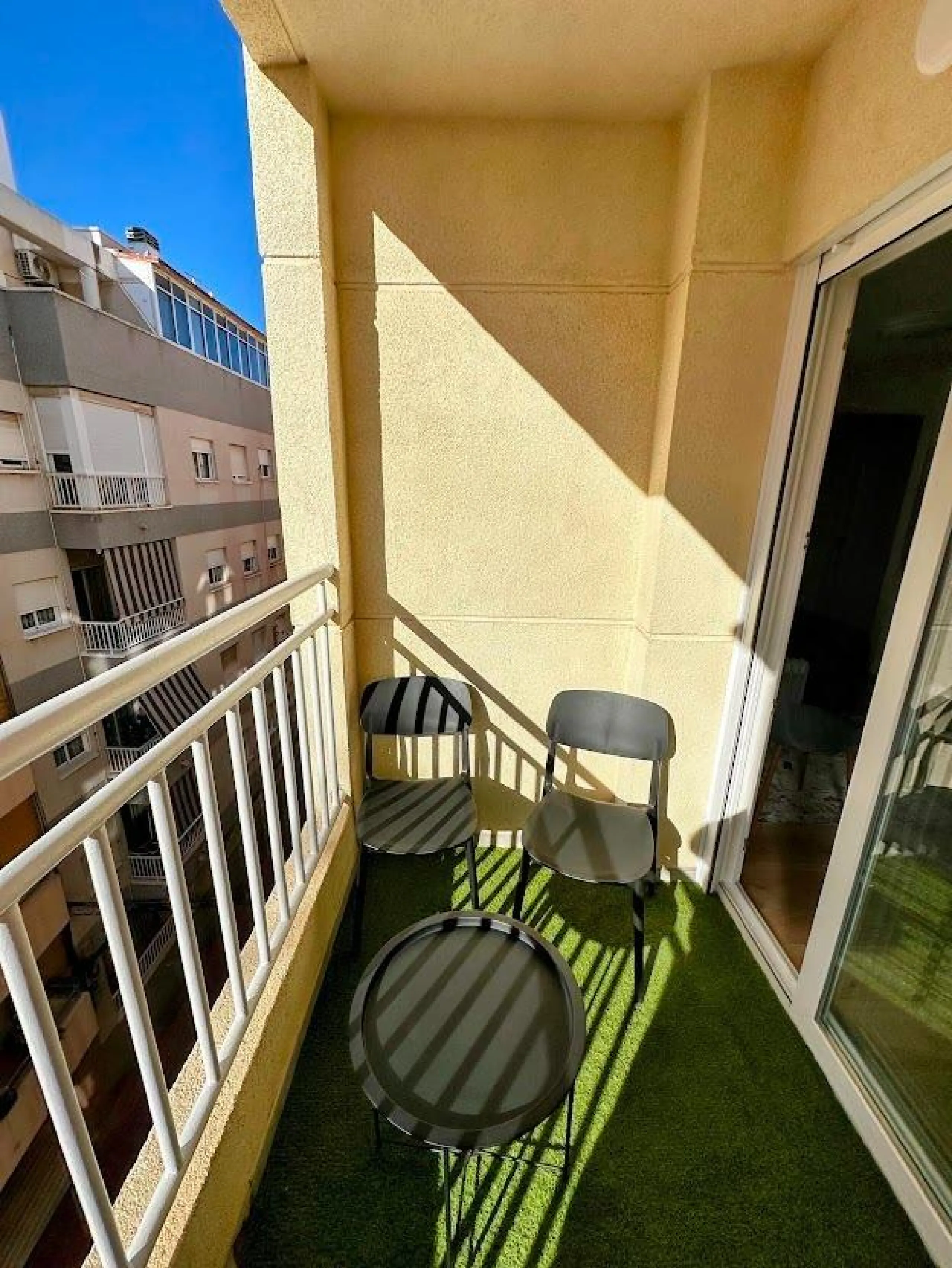 Exclusive apartment with brand new renovation: 2 bedrooms, 550 m from the beach