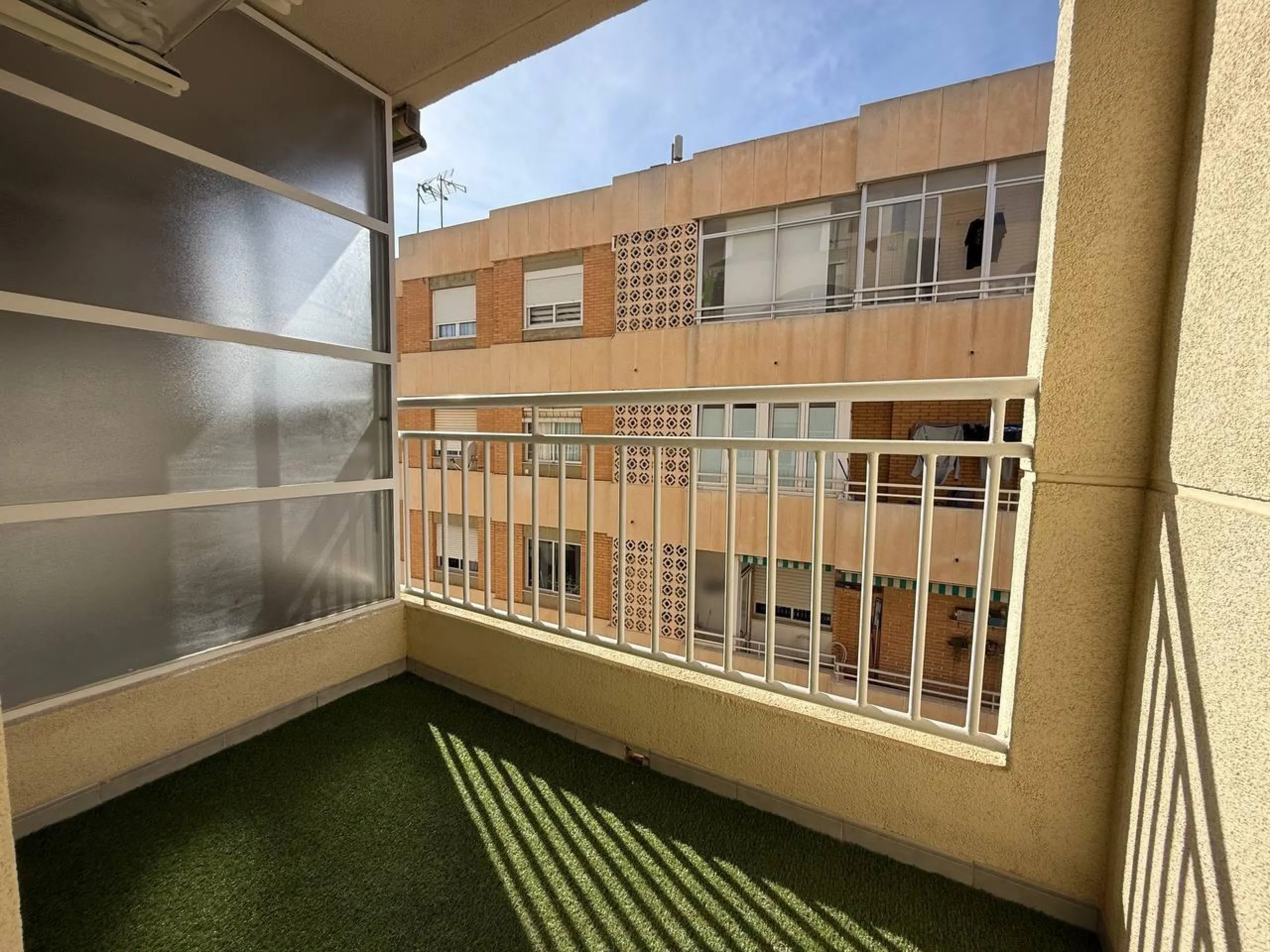 Exclusive apartment with brand new renovation: 2 bedrooms, 550 m from the beach