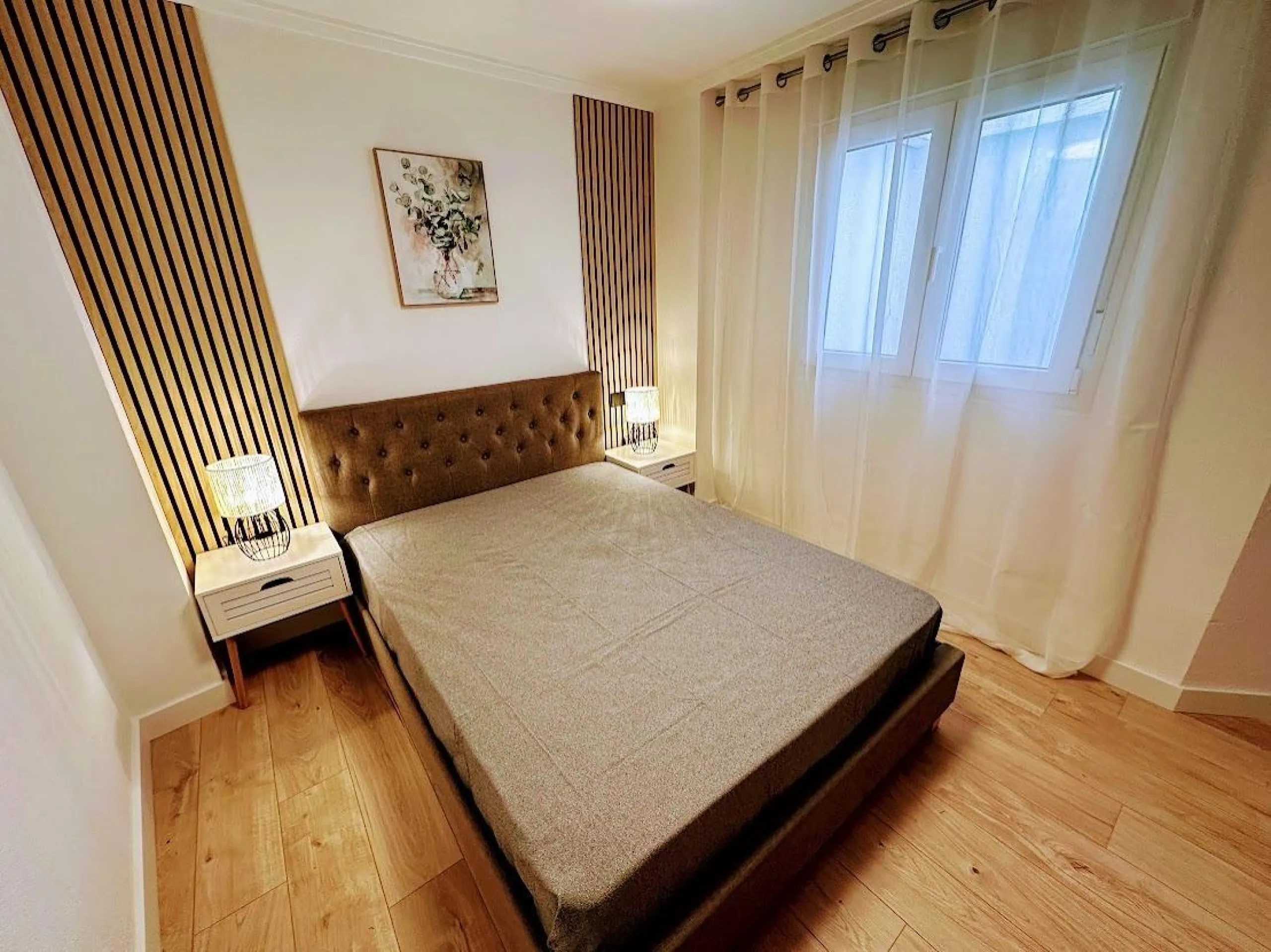Exclusive apartment with brand new renovation: 2 bedrooms, 550 m from the beach