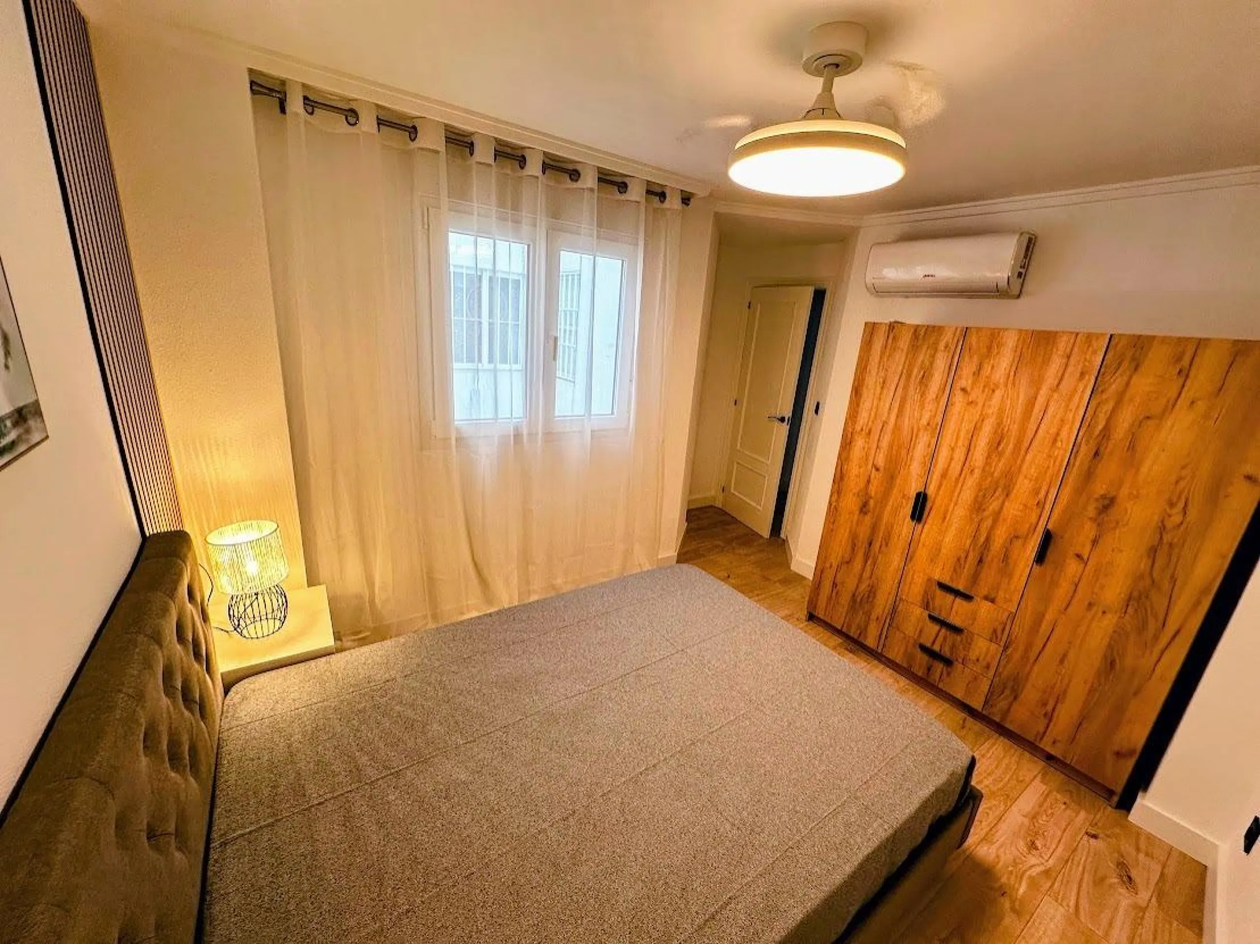 Exclusive apartment with brand new renovation: 2 bedrooms, 550 m from the beach