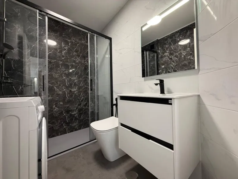 Exclusive apartment with brand new renovation: 2 bedrooms, 550 m from the beach