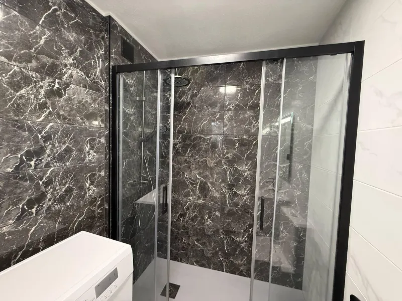 Exclusive apartment with brand new renovation: 2 bedrooms, 550 m from the beach