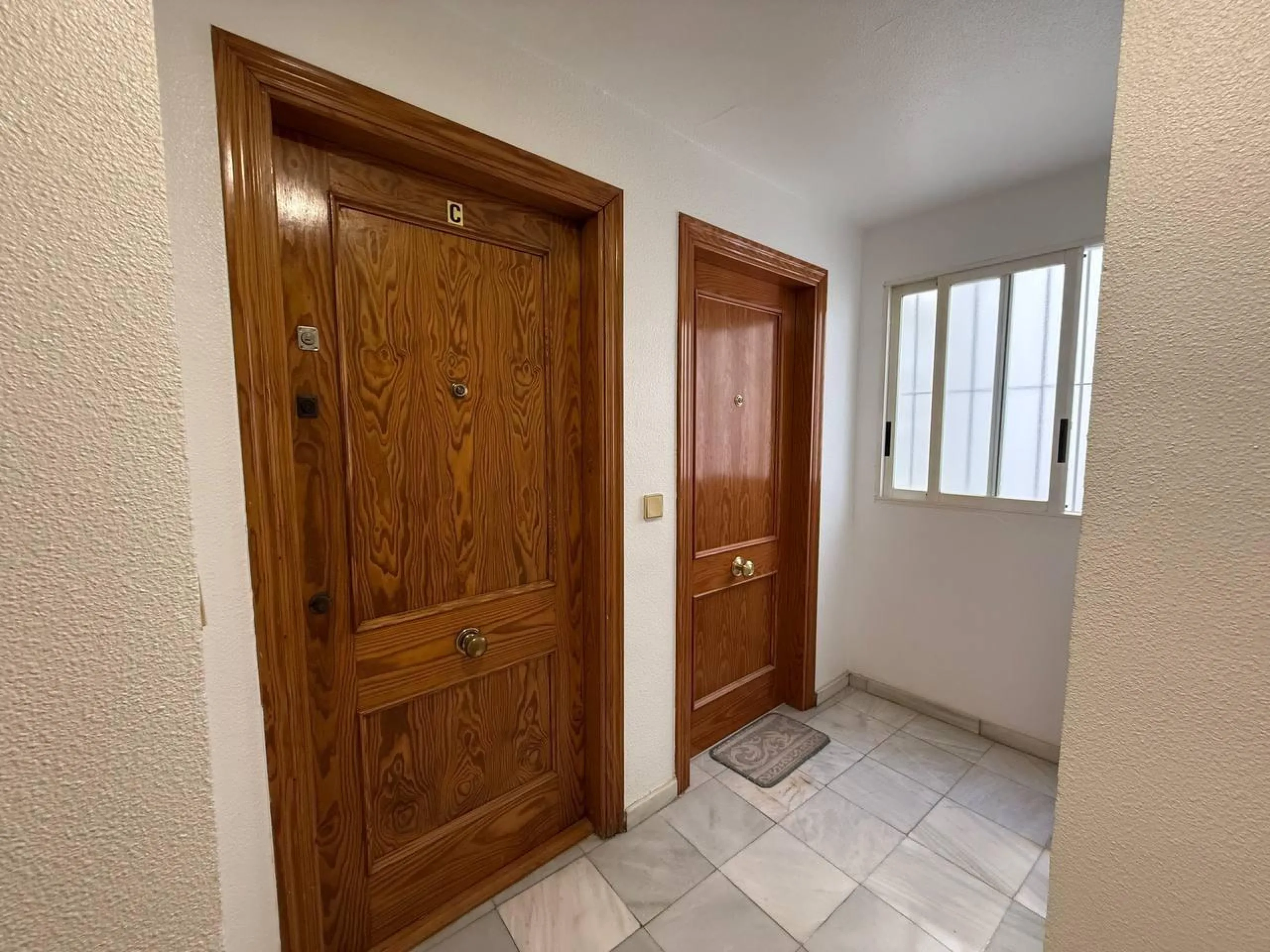 Exclusive apartment with brand new renovation: 2 bedrooms, 550 m from the beach
