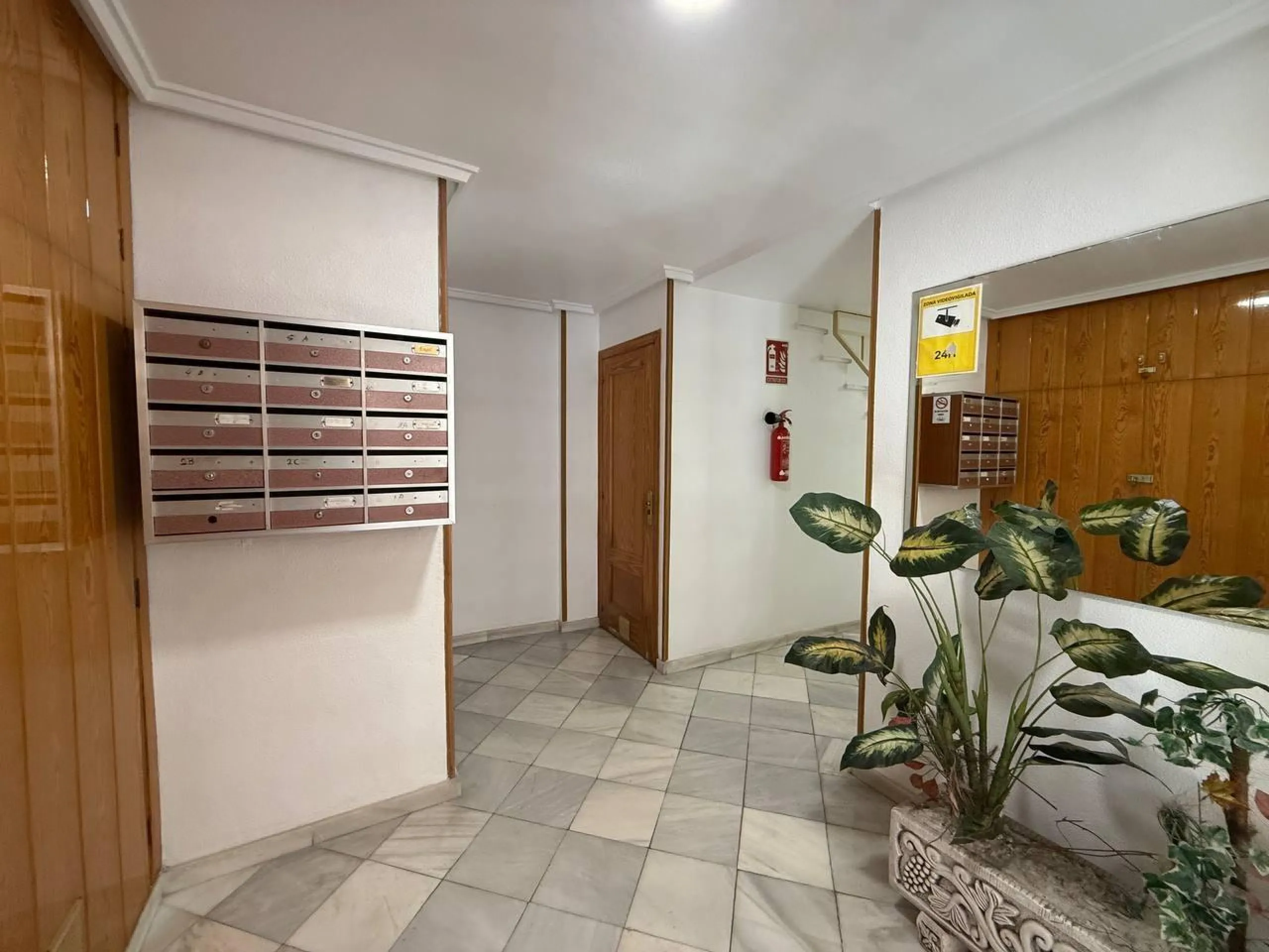Exclusive apartment with brand new renovation: 2 bedrooms, 550 m from the beach