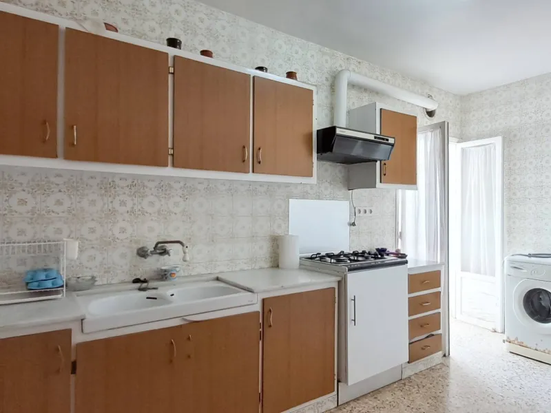 Luminoso apartamento con terraza y vistas al mar y la montaña, a 80m de la playa