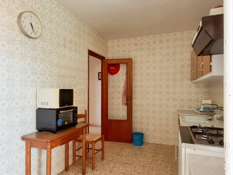Luminoso apartamento con terraza y vistas al mar y la montaña, a 80m de la playa
