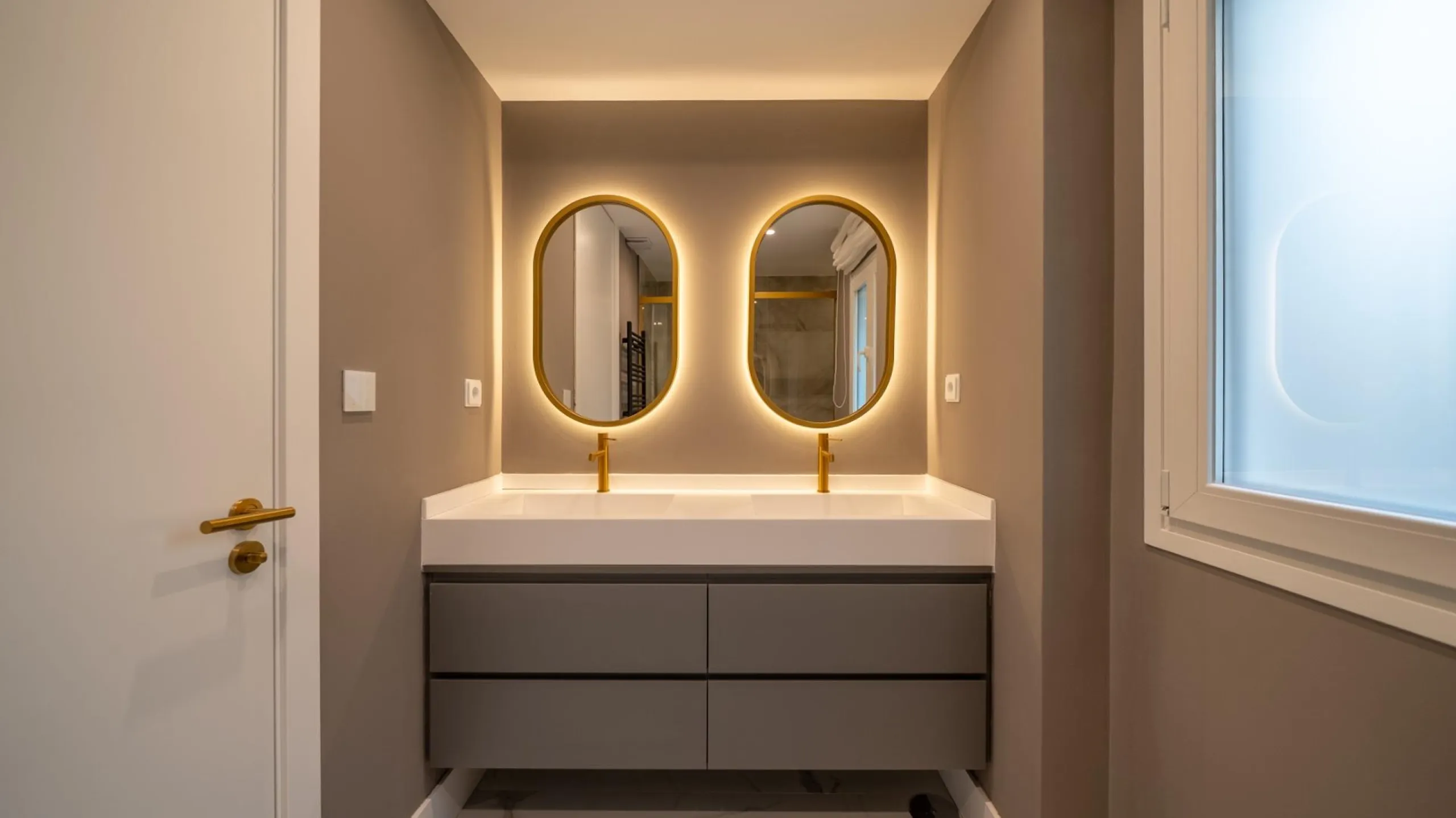EXCLUSIVO PISO DE LUJO COMPLETAMENTE REFORMADO EN EL BARRIO SALAMANCA