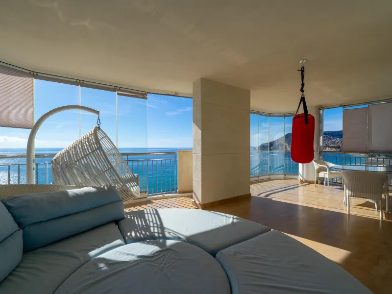 Ground Floor Apartment with Impressive Terrace and Sea Views