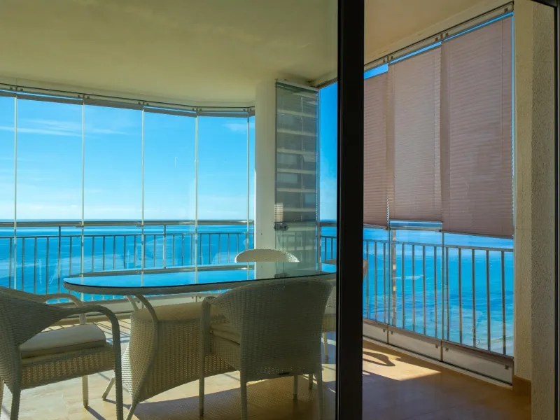 Ground Floor Apartment with Impressive Terrace and Sea Views