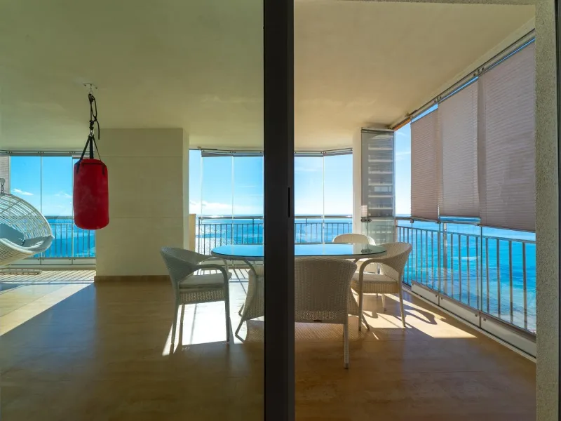 Ground Floor Apartment with Impressive Terrace and Sea Views