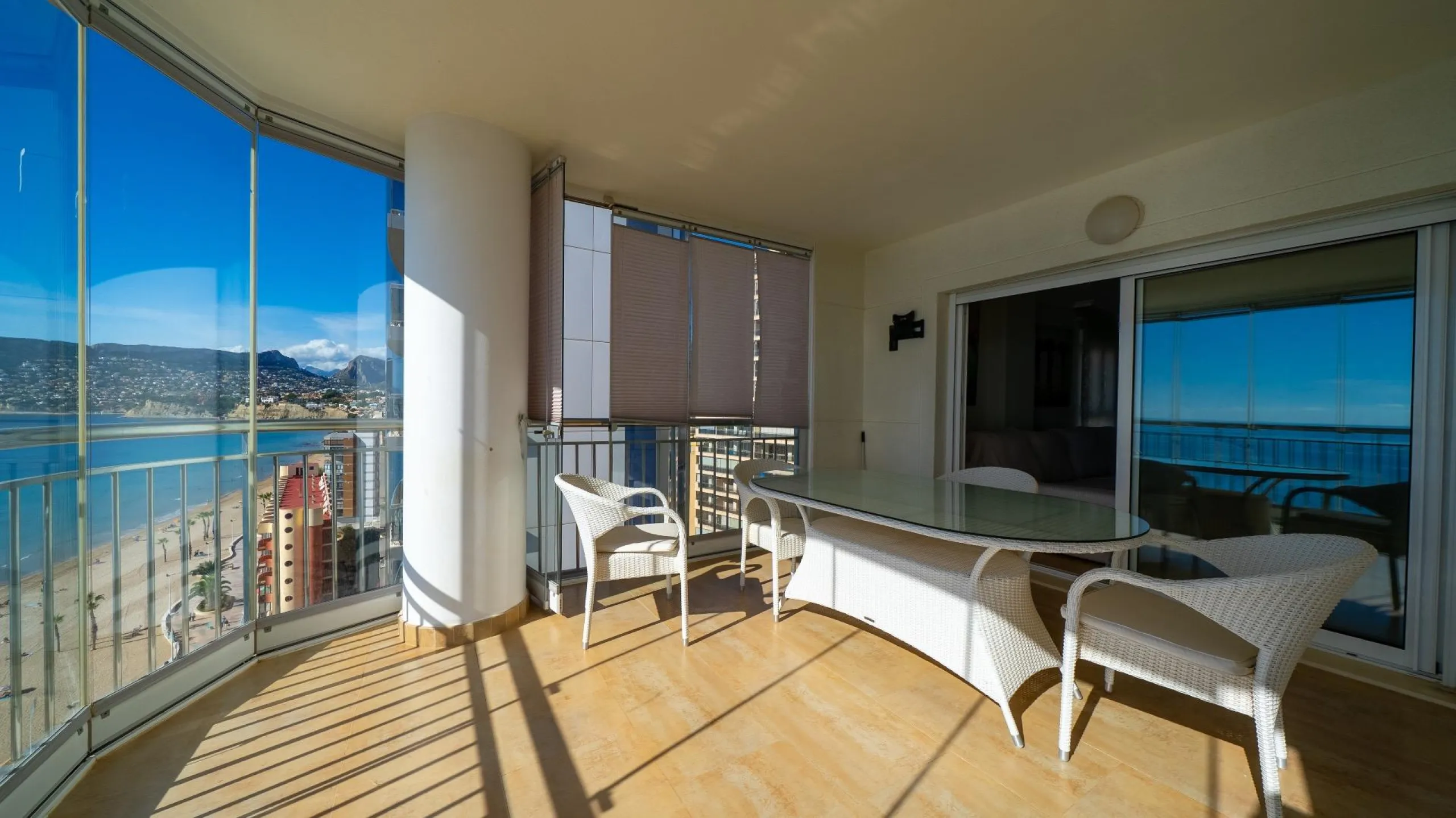 Ground Floor Apartment with Impressive Terrace and Sea Views