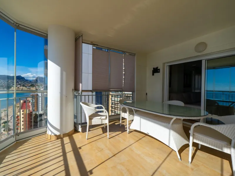 Ground Floor Apartment with Impressive Terrace and Sea Views