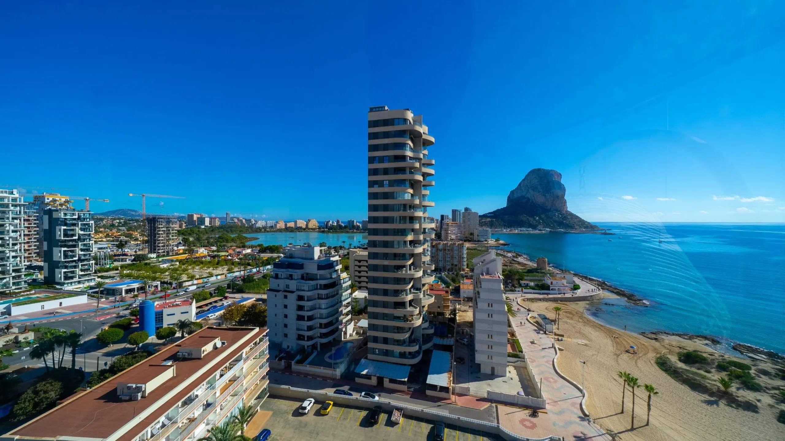 Ground Floor Apartment with Impressive Terrace and Sea Views
