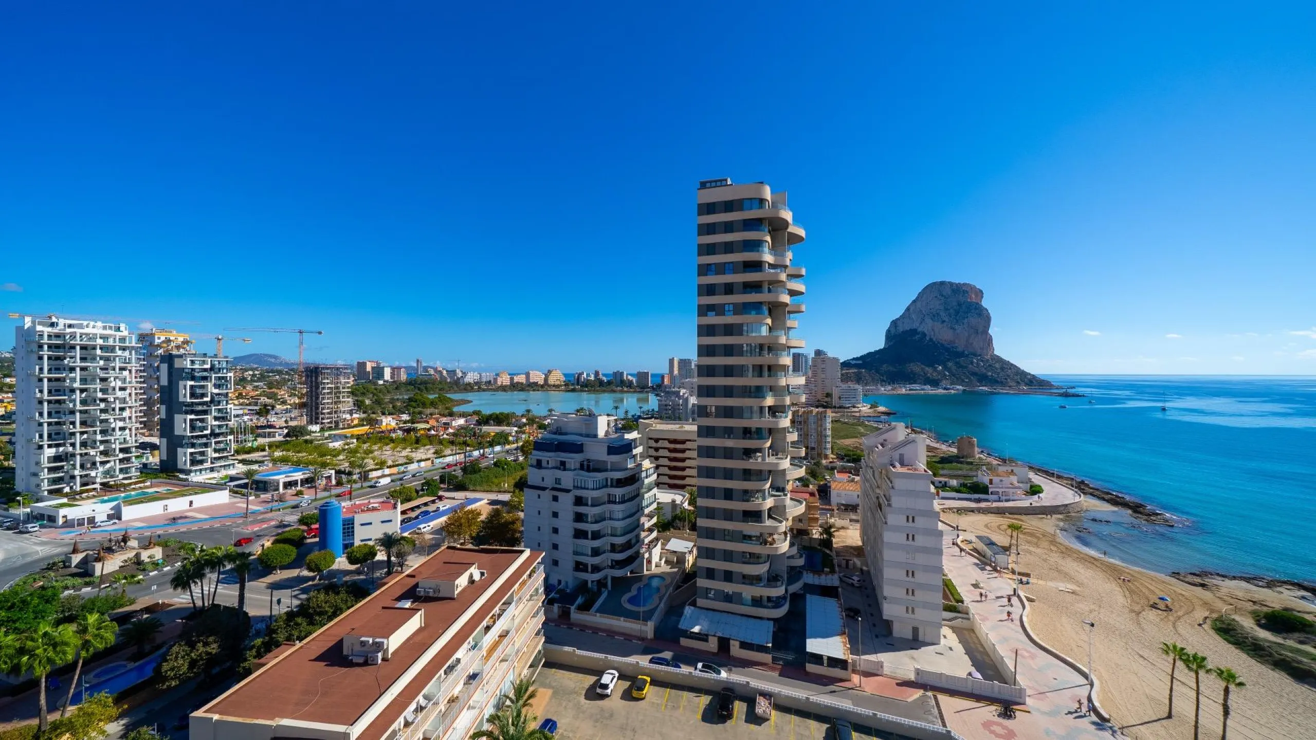 Ground Floor Apartment with Impressive Terrace and Sea Views