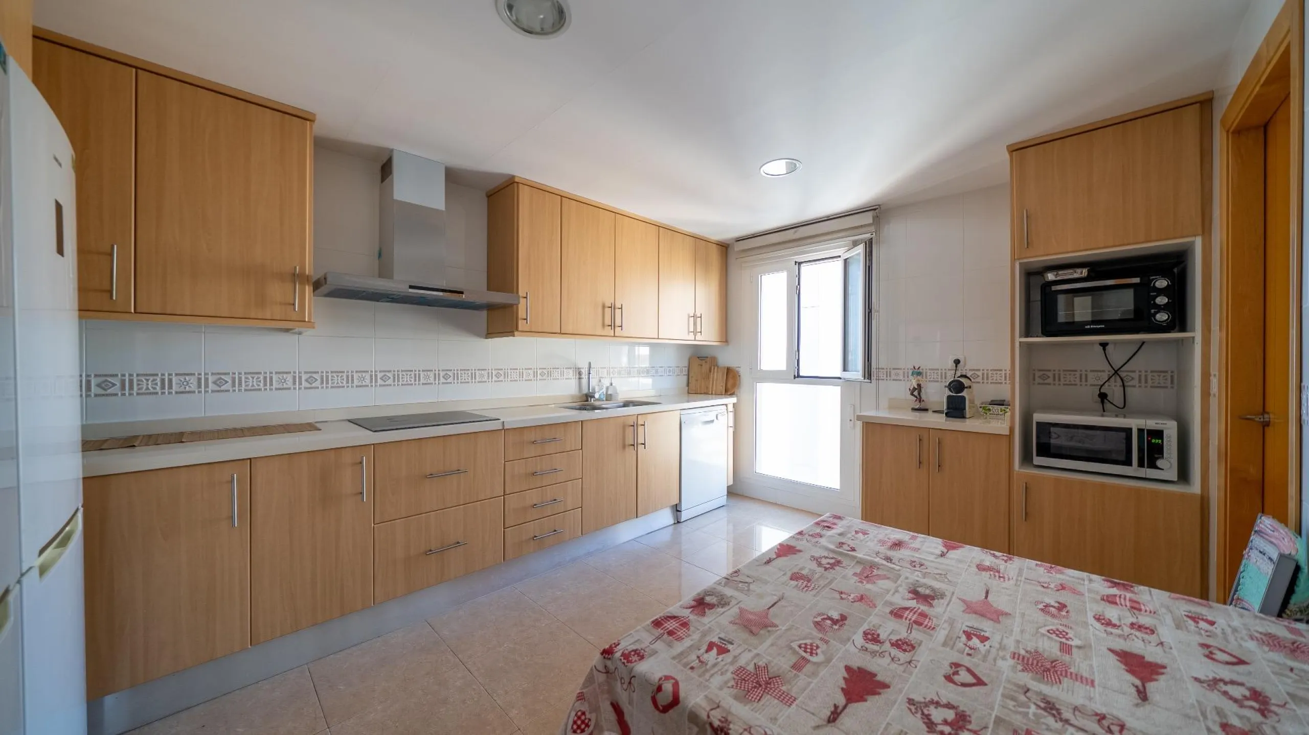Ground Floor Apartment with Impressive Terrace and Sea Views