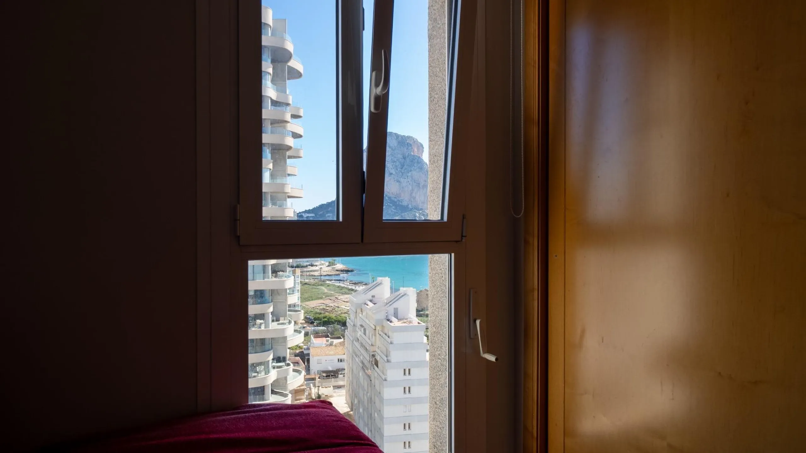 Ground Floor Apartment with Impressive Terrace and Sea Views