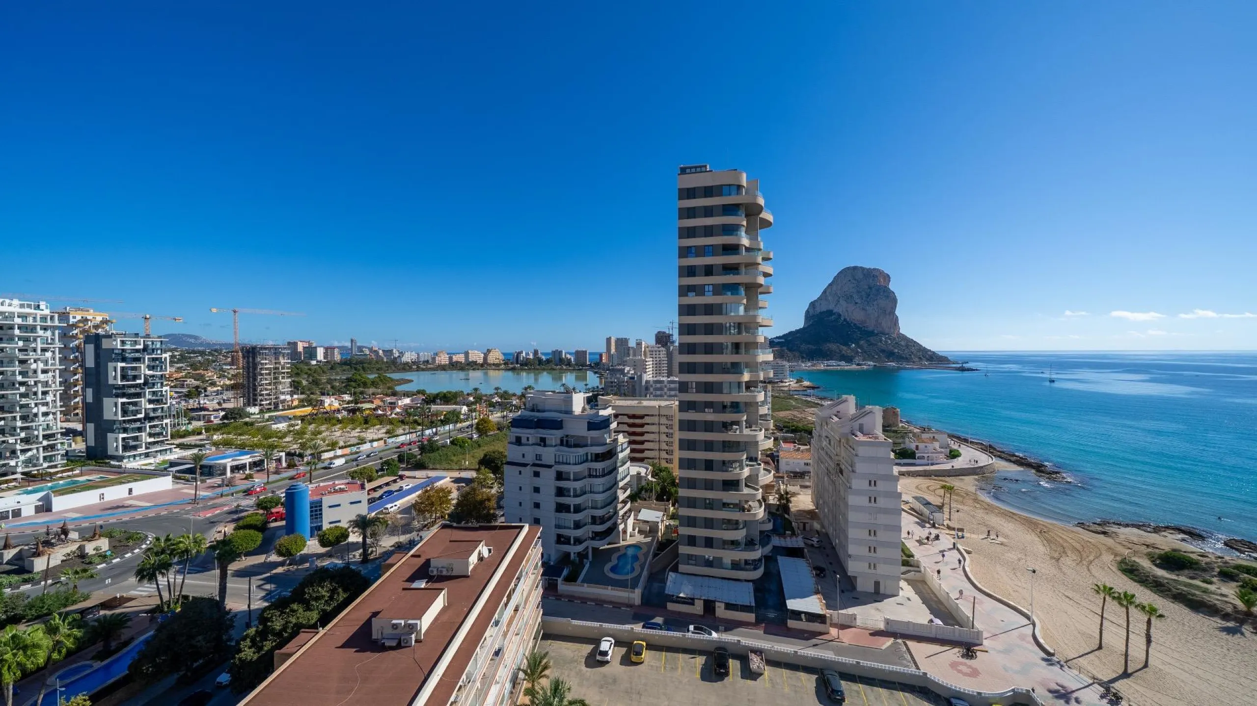 Ground Floor Apartment with Impressive Terrace and Sea Views