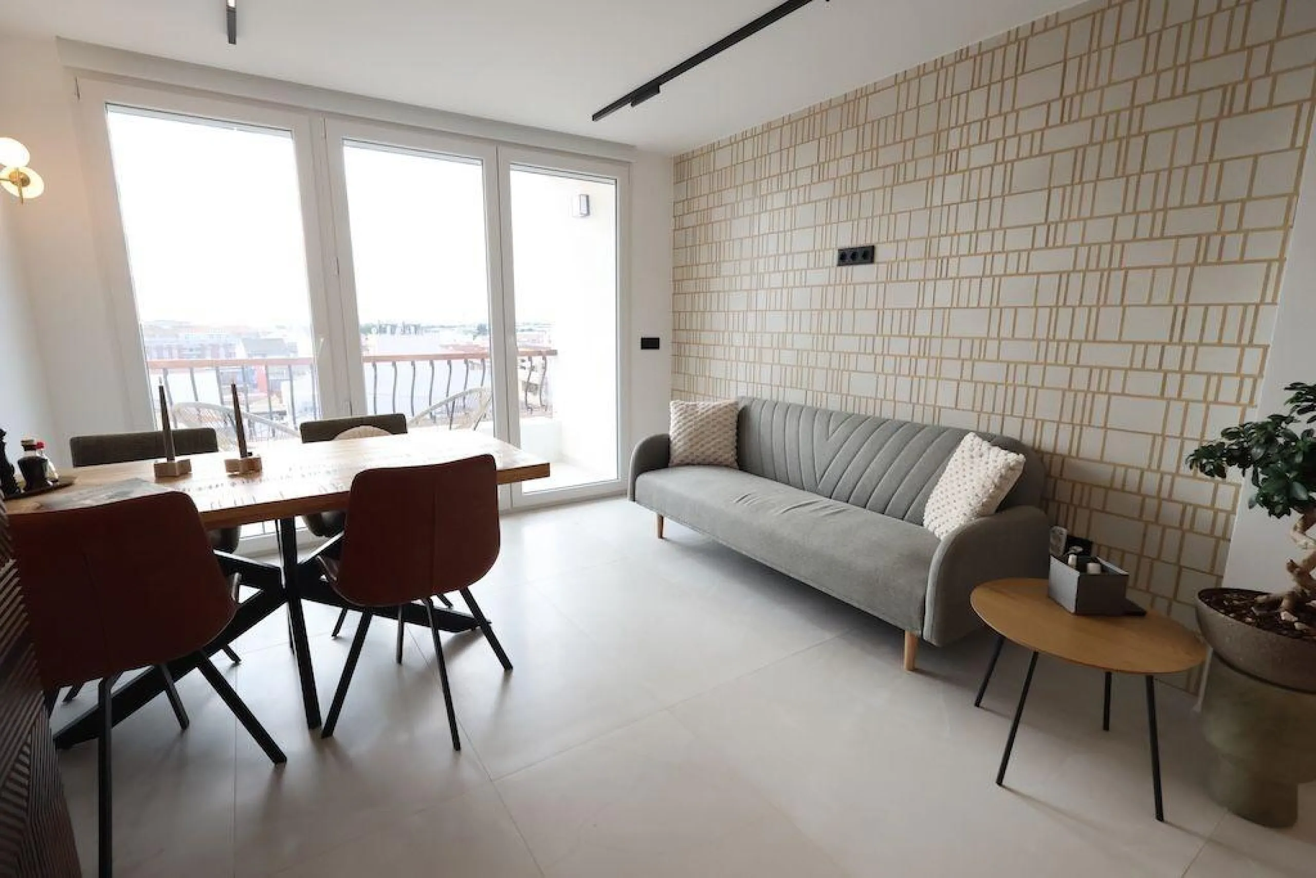REFORMADO APARTAMENTO EN PILAR DE LA HORADADA. 3 DORM. 2 BAÑOS. SUPERFICIE 95 M2.