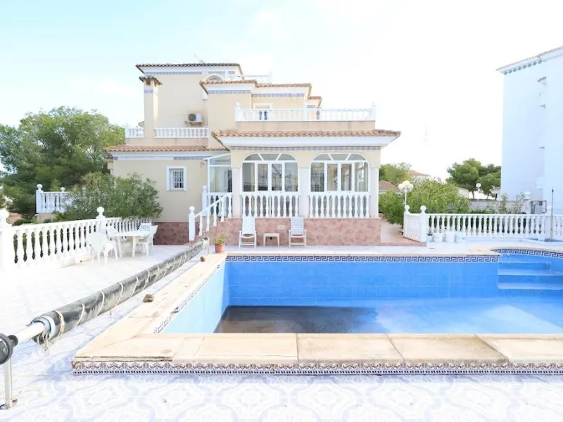 Detached villa in Las Filipinas with an impressive plot of 1,514 m²
