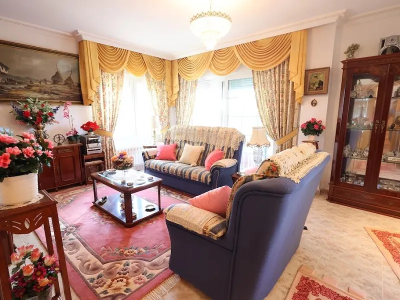 VILLA INDEPENDIENTE CON PARCELA DE 1500 M2. 5 DORM. 4 BAÑOS. CON PISCINA PRIVADA.