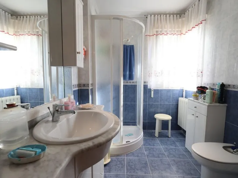 VILLA INDEPENDIENTE CON PARCELA DE 1500 M2. 5 DORM. 4 BAÑOS. CON PISCINA PRIVADA.