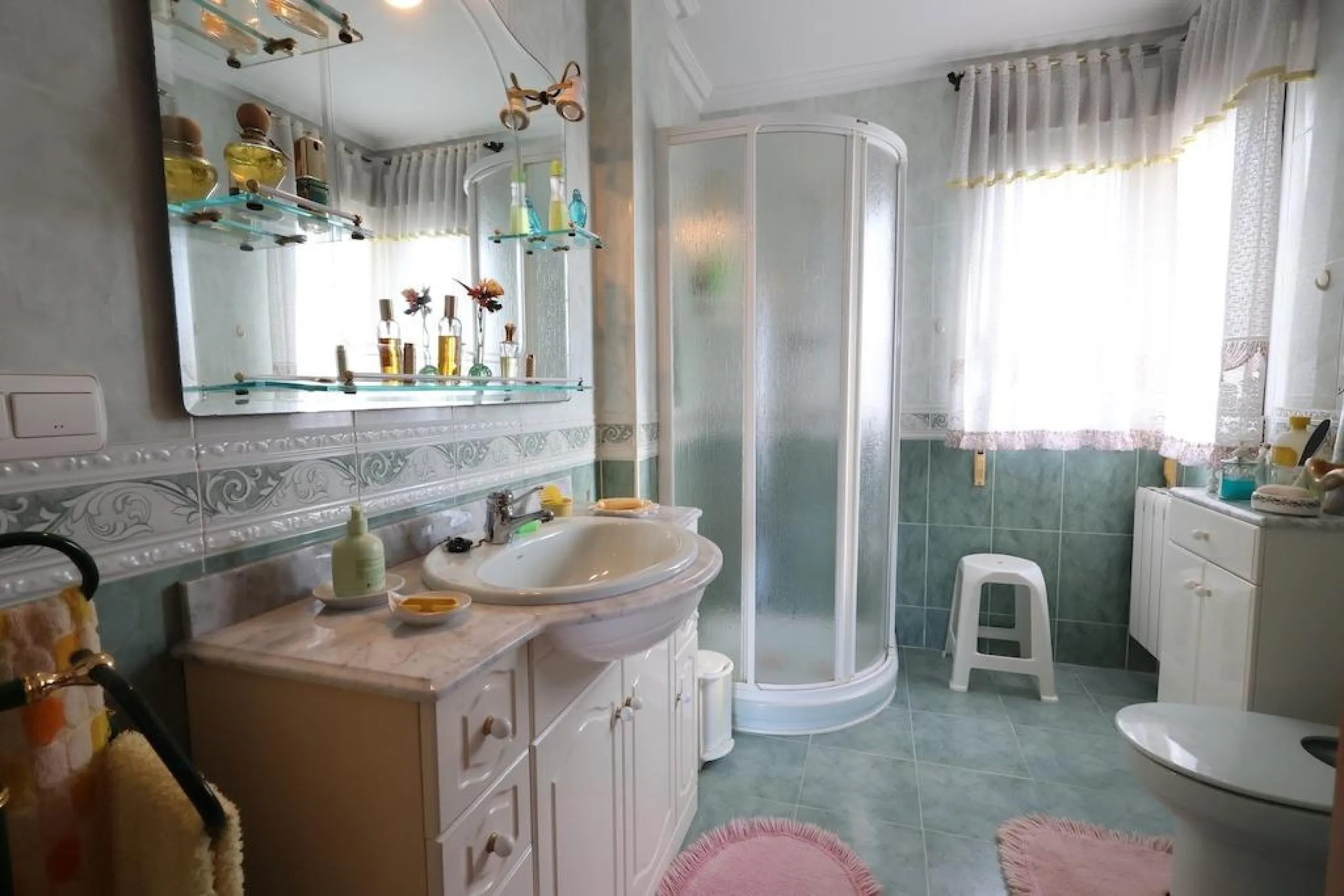 VILLA INDEPENDIENTE CON PARCELA DE 1500 M2. 5 DORM. 4 BAÑOS. CON PISCINA PRIVADA.