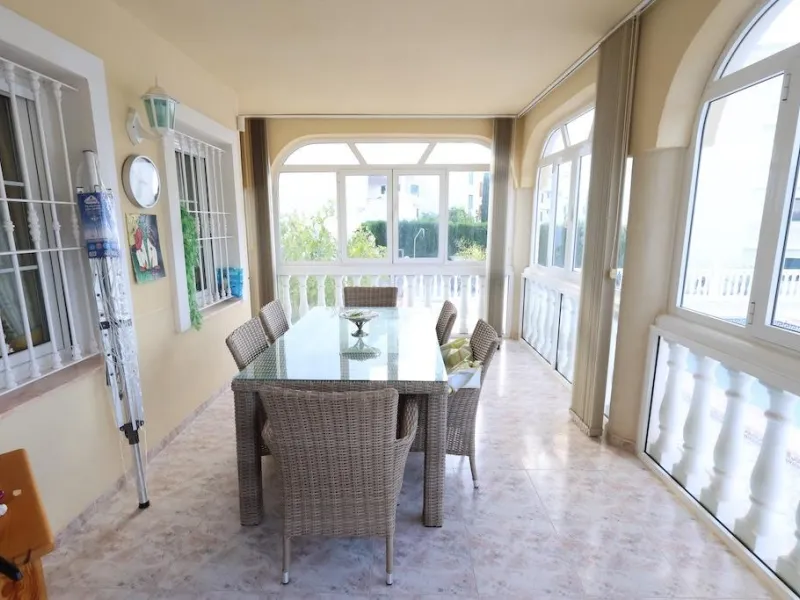 VILLA INDEPENDIENTE CON PARCELA DE 1500 M2. 5 DORM. 4 BAÑOS. CON PISCINA PRIVADA.