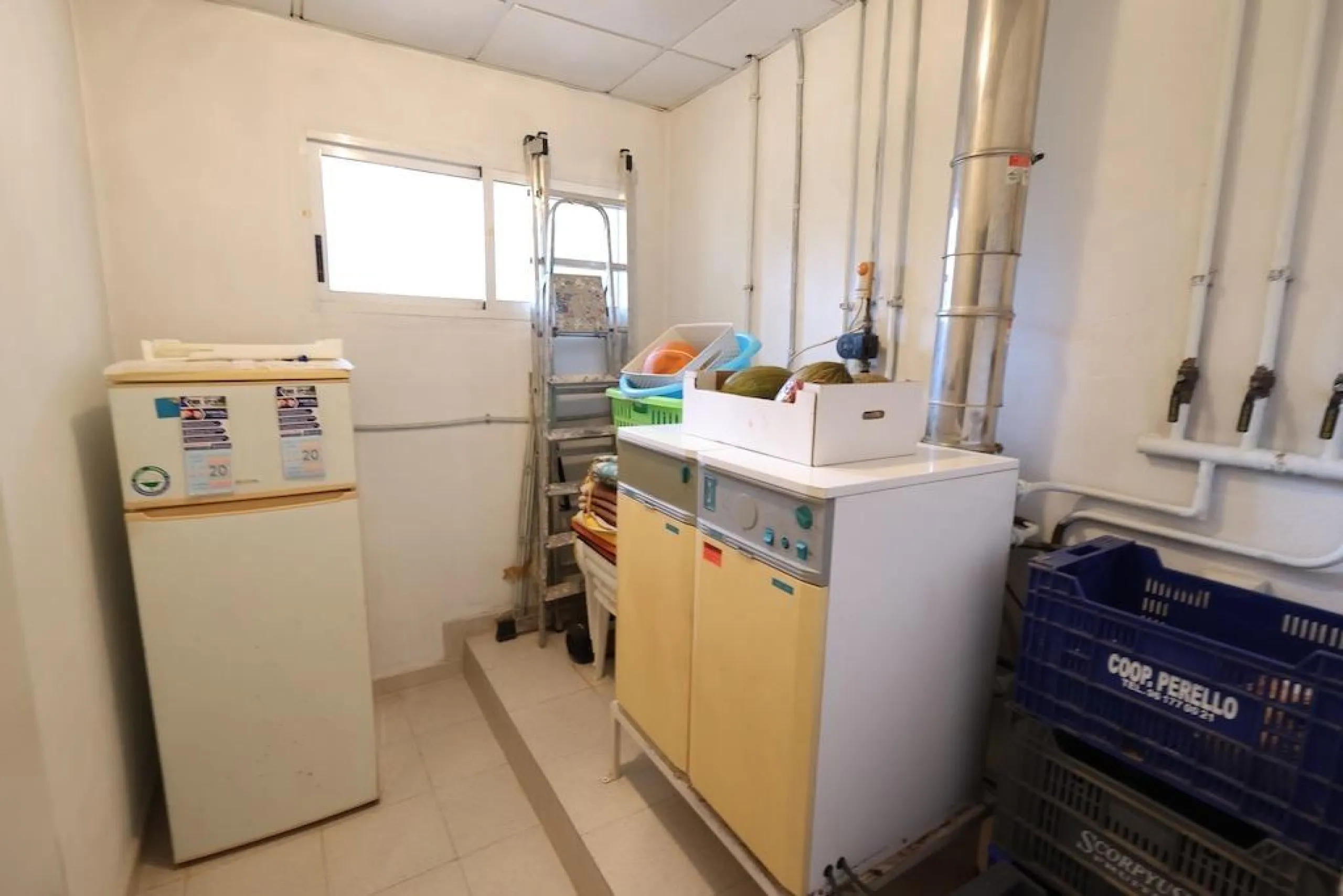 VILLA INDEPENDIENTE CON PARCELA DE 1500 M2. 5 DORM. 4 BAÑOS. CON PISCINA PRIVADA.
