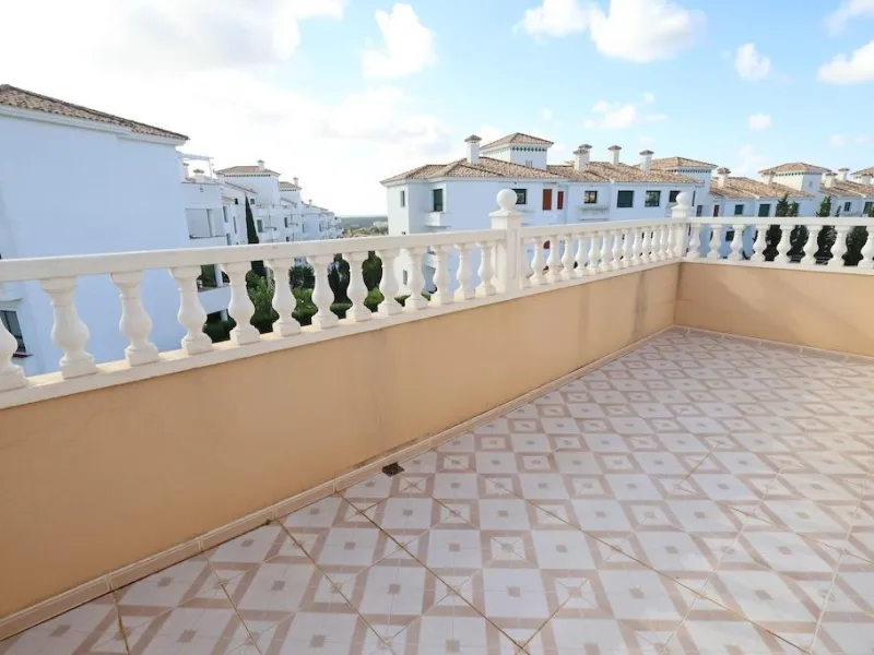 VILLA INDEPENDIENTE CON PARCELA DE 1500 M2. 5 DORM. 4 BAÑOS. CON PISCINA PRIVADA.