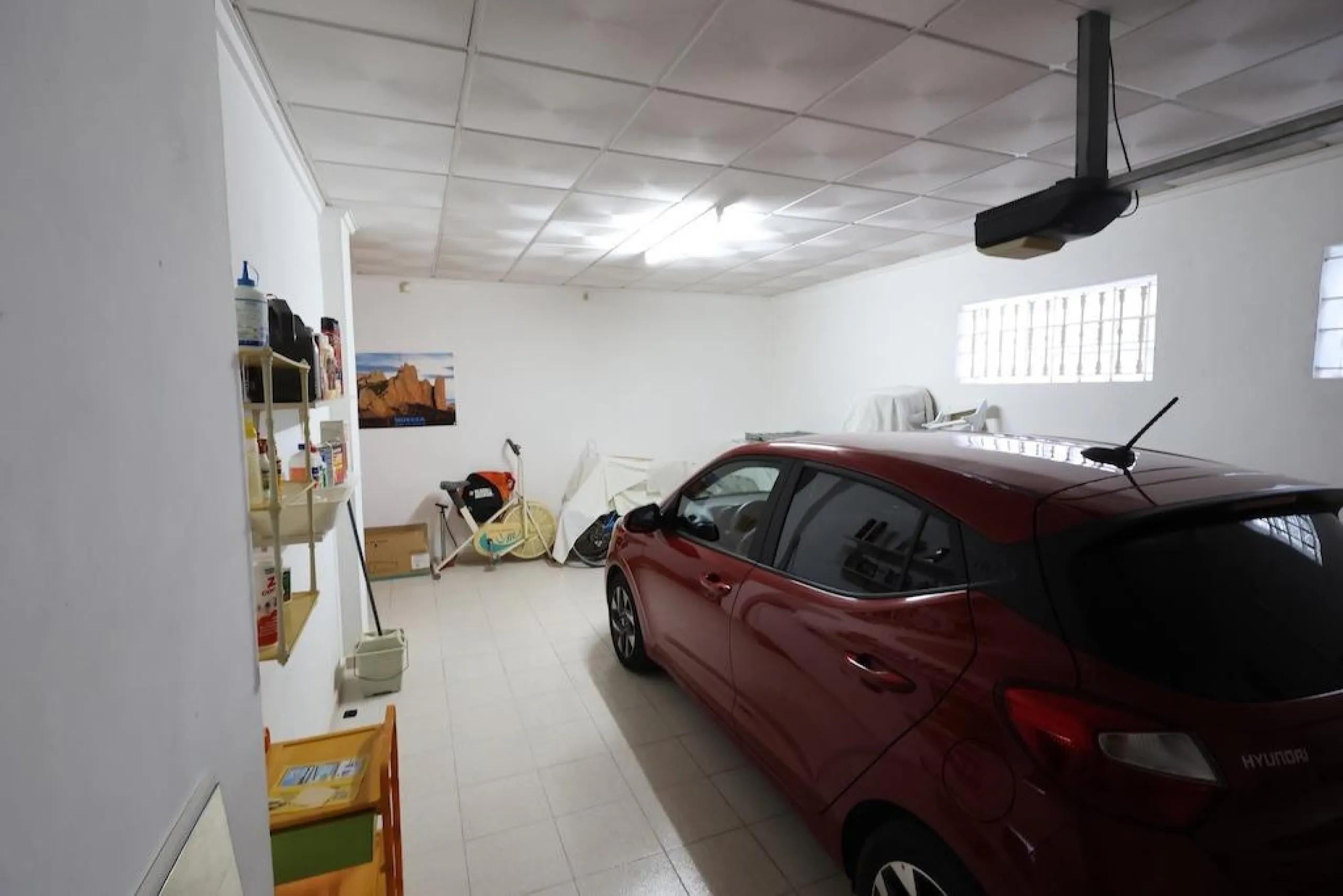 VILLA INDEPENDIENTE CON PARCELA DE 1500 M2. 5 DORM. 4 BAÑOS. CON PISCINA PRIVADA.