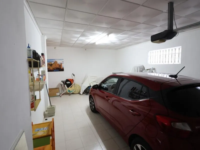 VILLA INDEPENDIENTE CON PARCELA DE 1500 M2. 5 DORM. 4 BAÑOS. CON PISCINA PRIVADA.